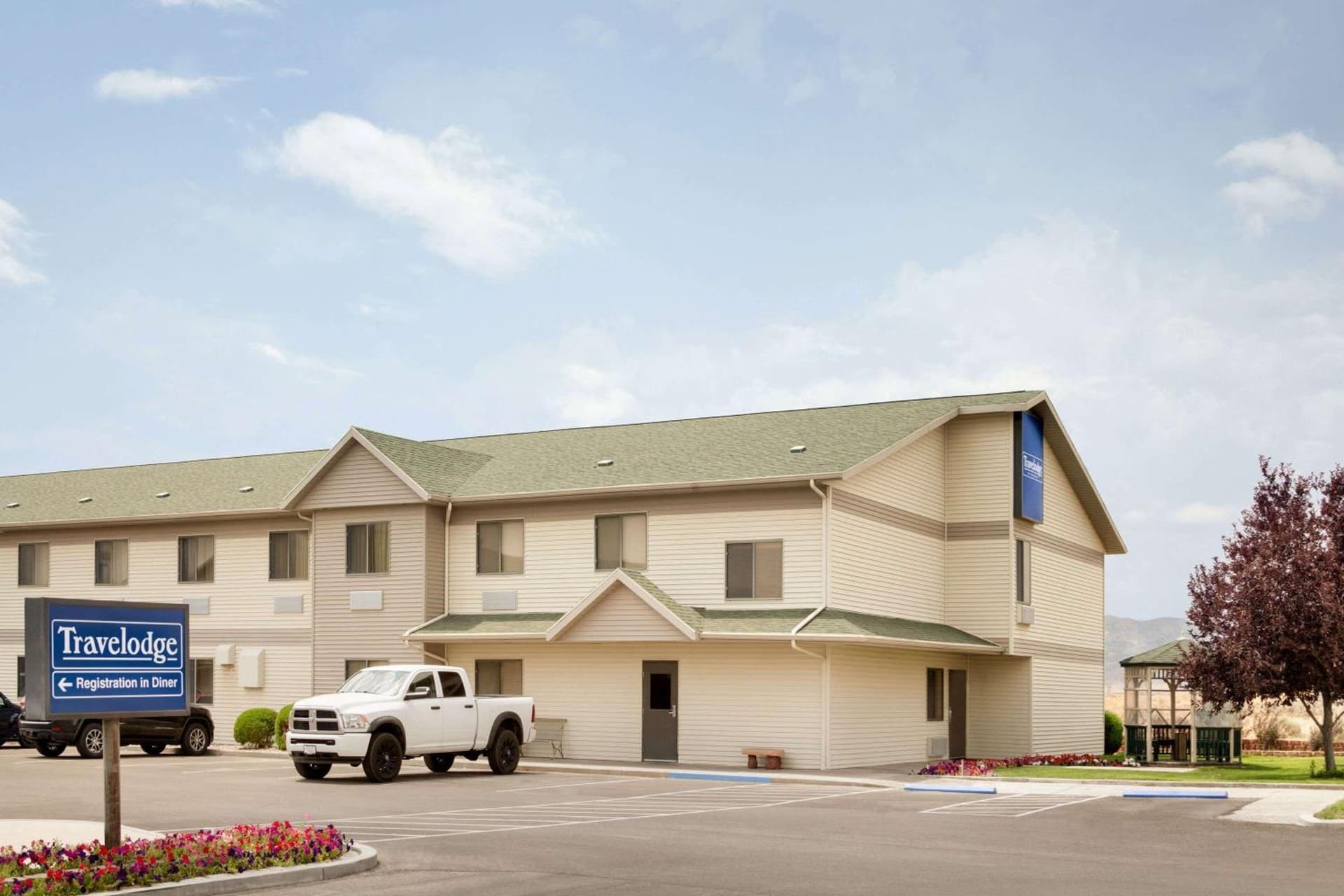 Travelodge by Wyndham Milford featured exterior or lobby in Milford, UT — similar hotel