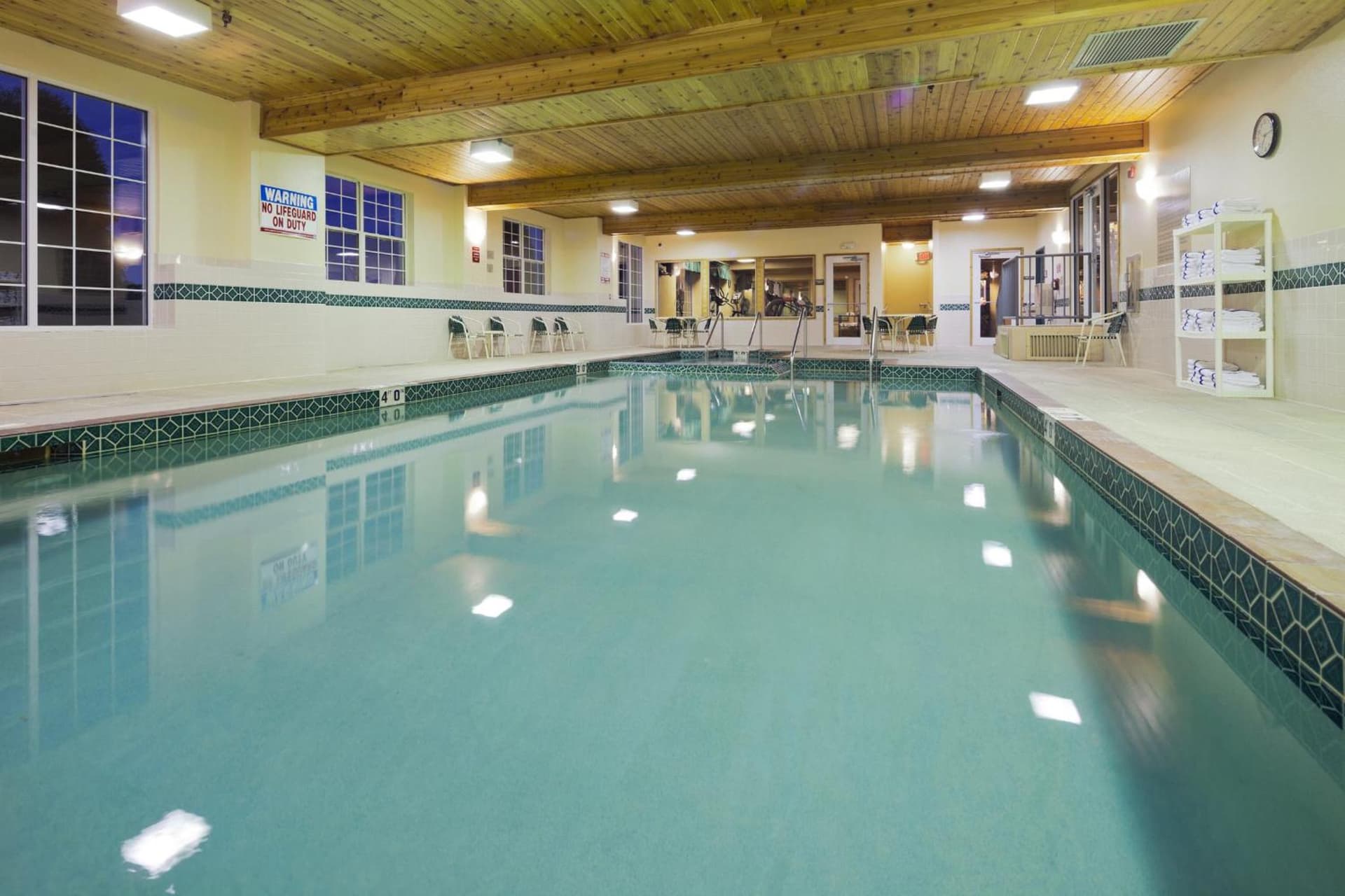 Country Inn & Suites by Radisson Kenosha - Pleasant Prairie gallery photo in Kenosha, WI — image 16