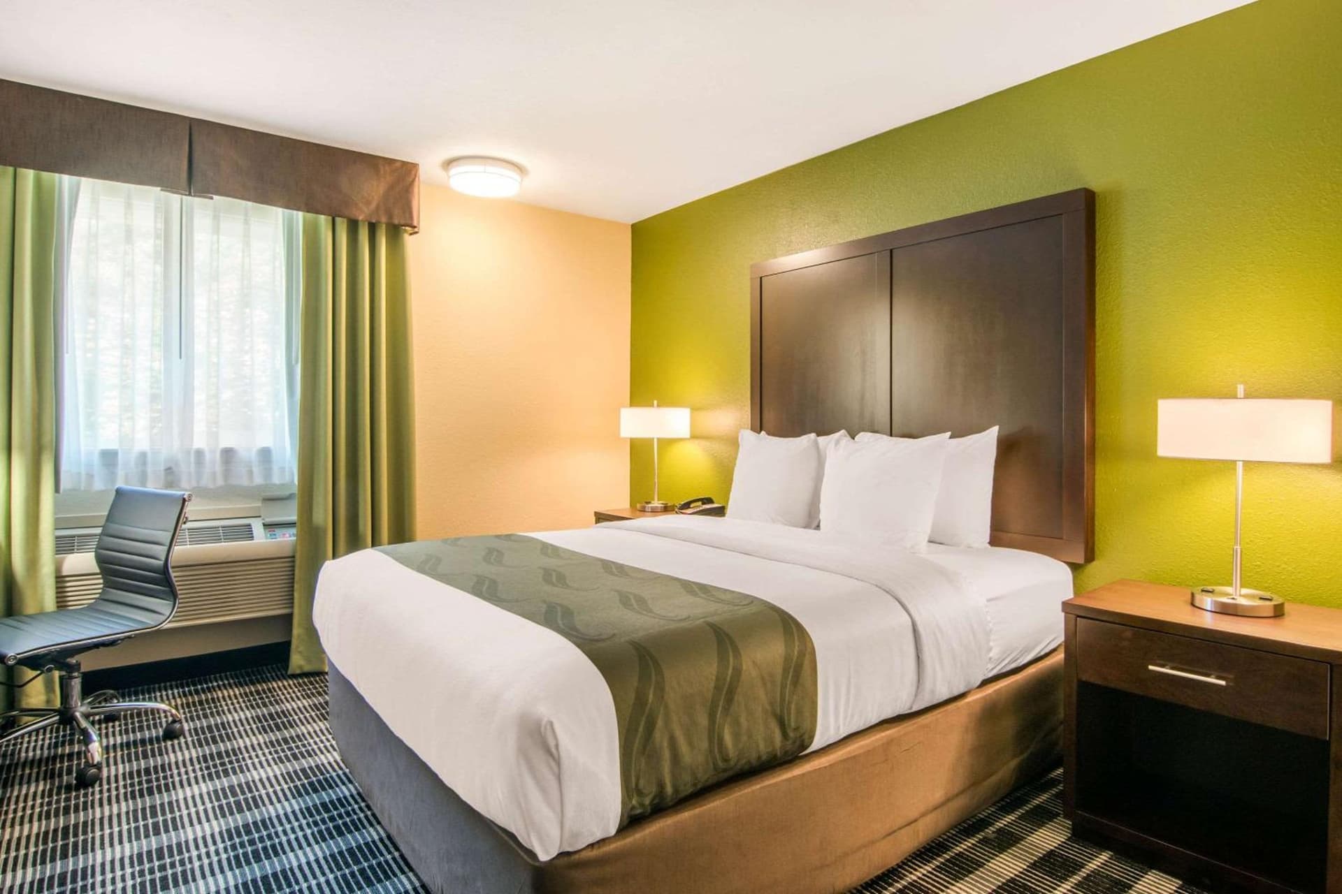 Quality Inn & Suites Albany Corvallis property views in Albany, OR — gallery photo 3