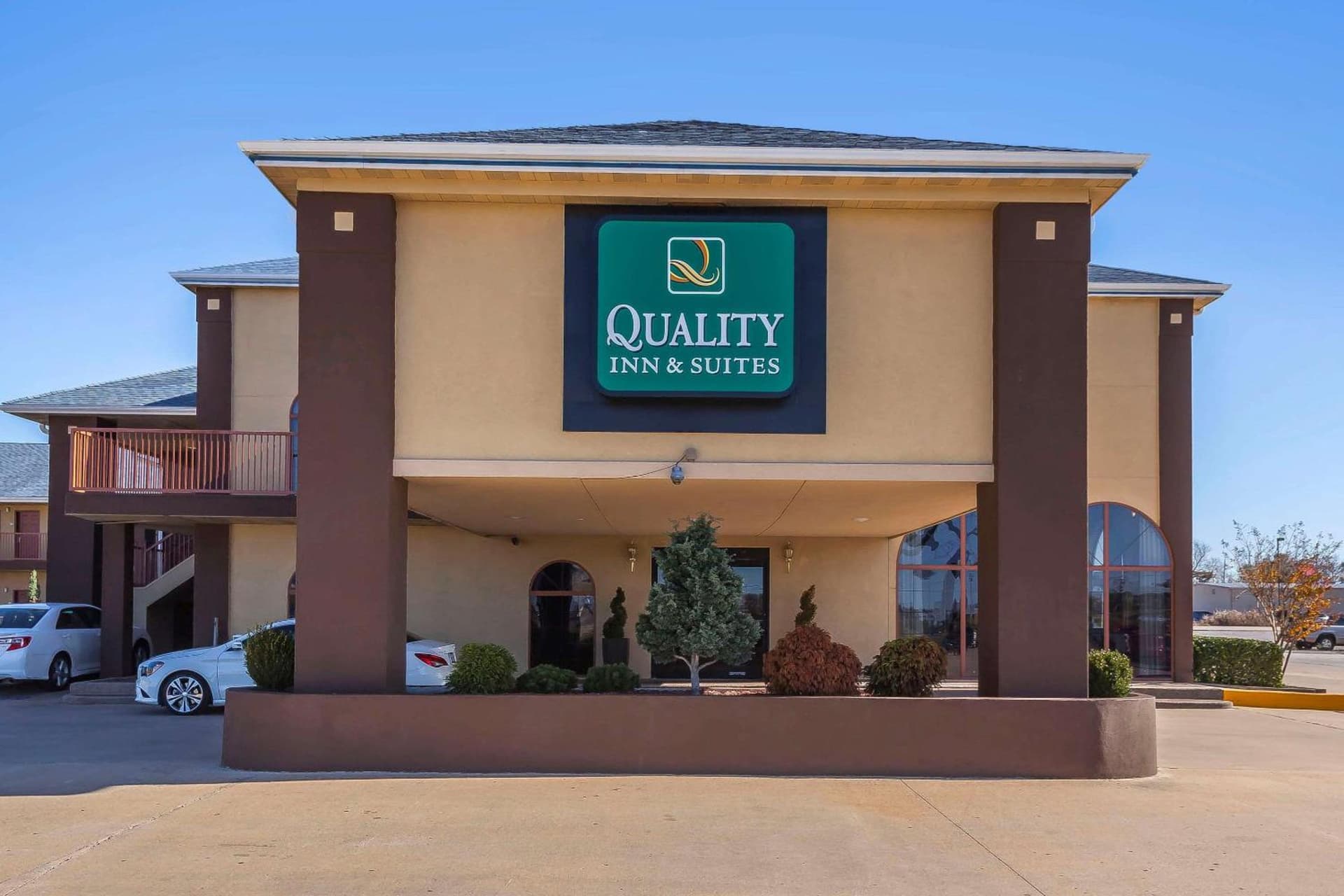 Quality Inn & Suites Owasso US-169 interior in Owasso, OK — gallery photo 2