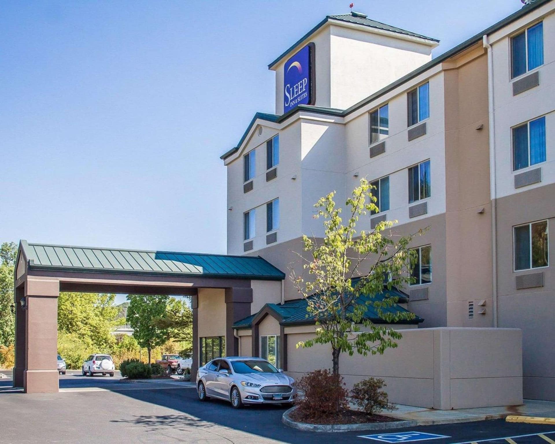 SureStay by Best Western Roseburg interior in Roseburg, OR — gallery photo 2