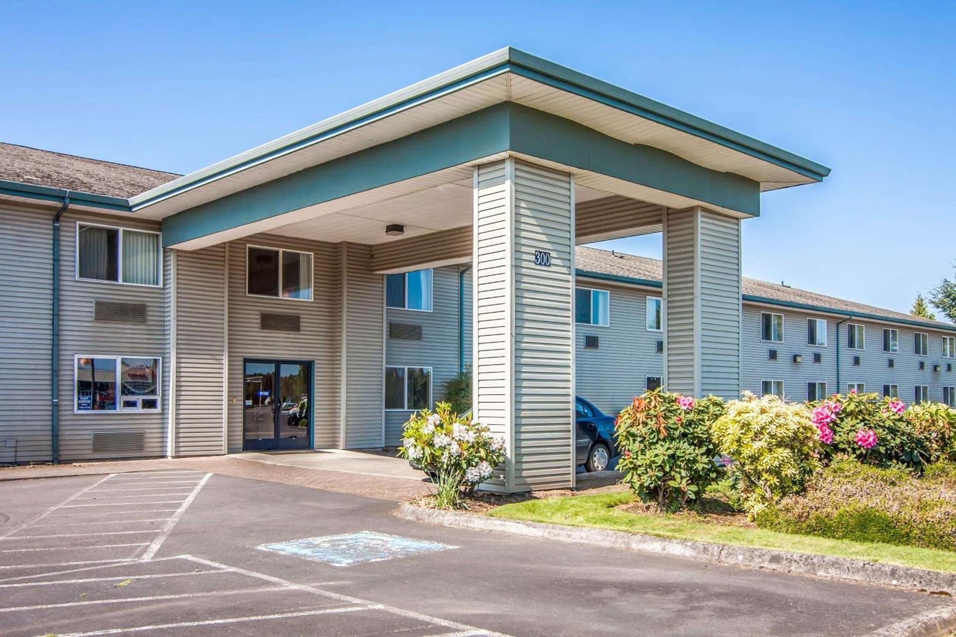 Bridgeway Inn & Suites featured exterior or lobby in Sublimity, OR — similar hotel