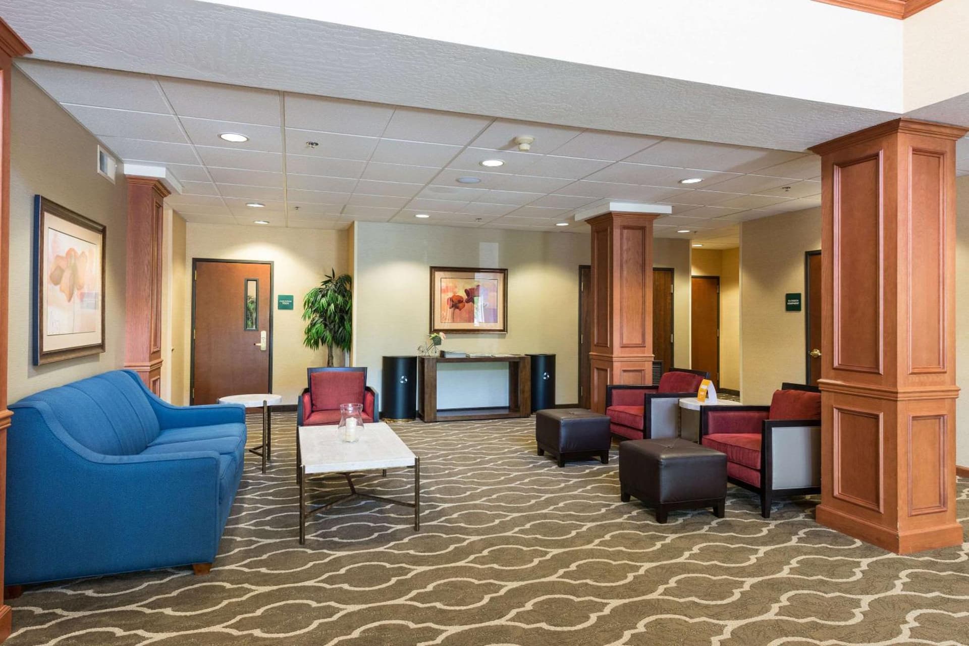 Comfort Suites Springfield-Eugene interior in Springfield, OR — gallery photo 2