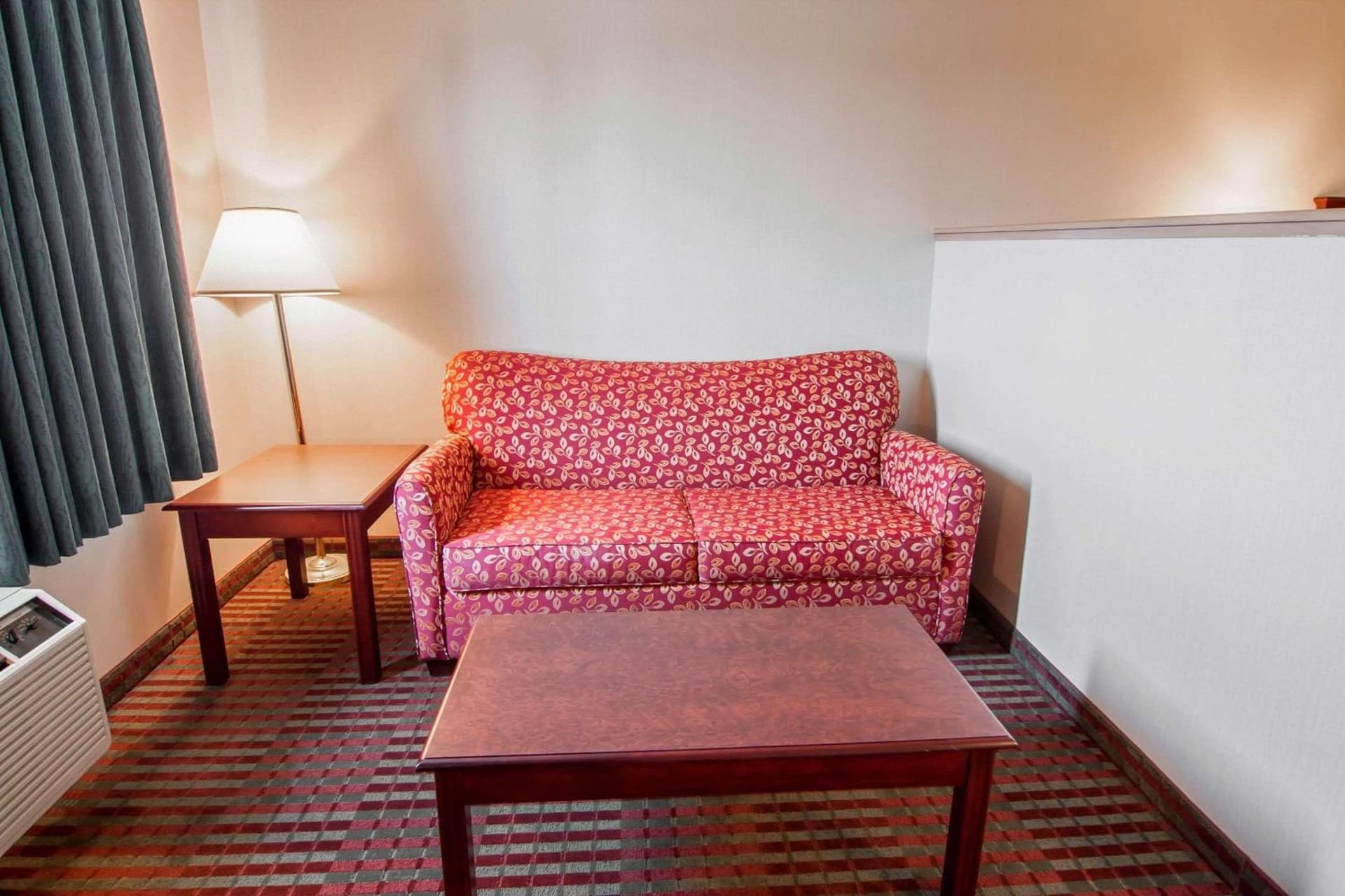 Bridgeway Inn & Suites interior in Sublimity, OR — gallery photo 2