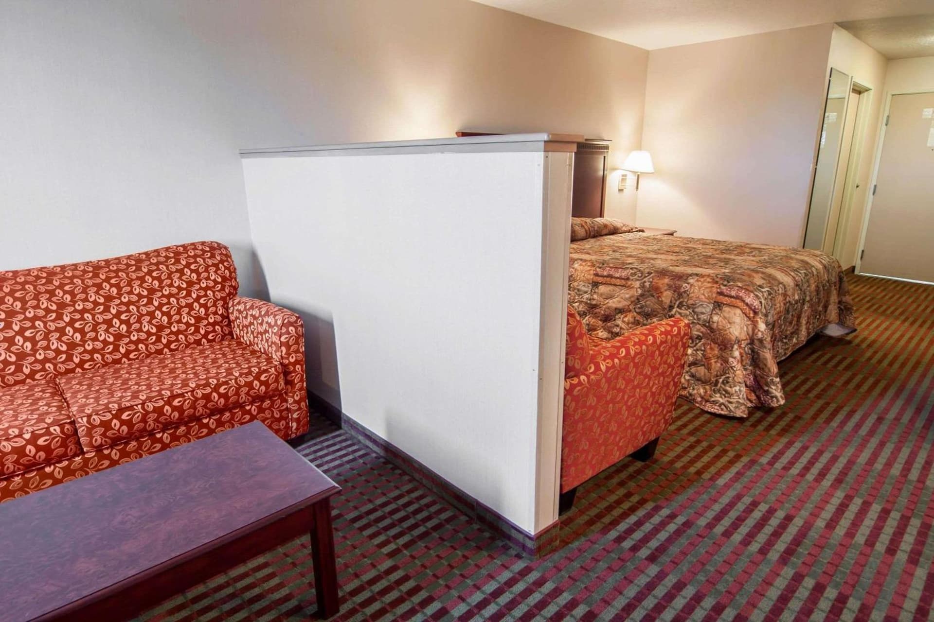Bridgeway Inn & Suites property views in Sublimity, OR — gallery photo 3