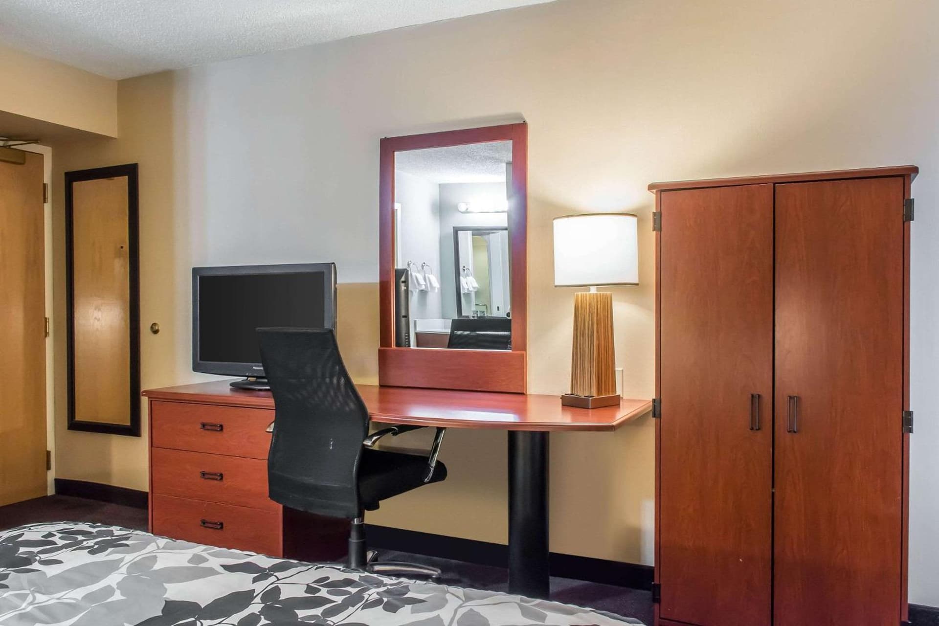 Sleep Inn & Suites of Lancaster County interior in Mountville, PA — gallery photo 2