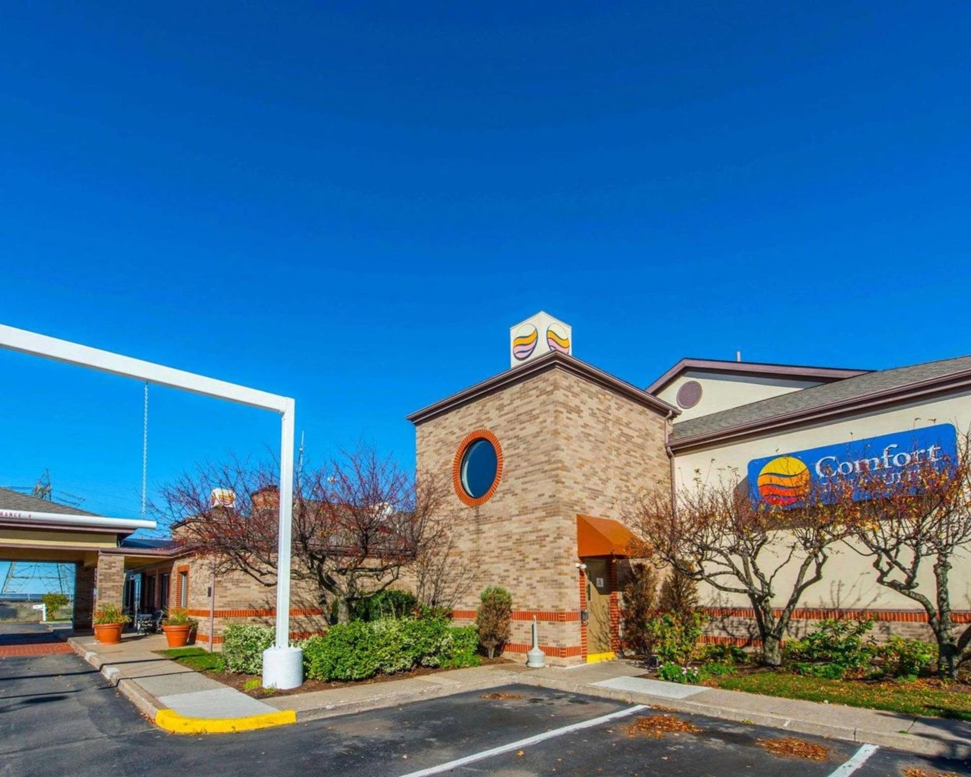 Comfort Inn & Suites Erie - Splash Lagoon Indoor Waterpark property views in Erie, PA — gallery photo 3