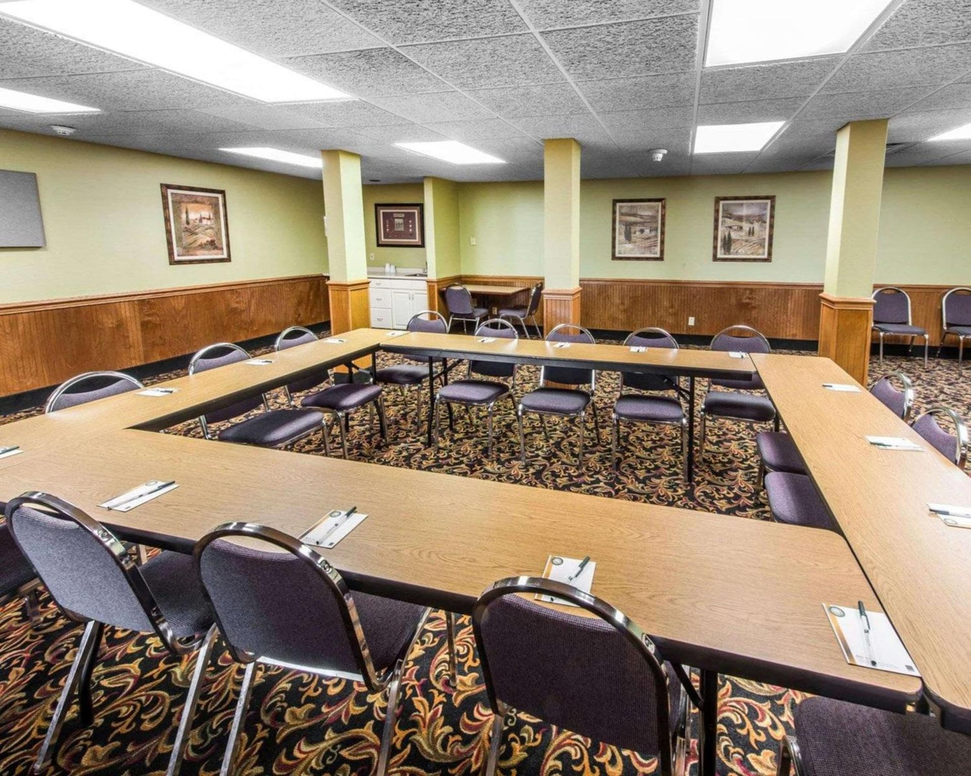 Quality Inn & Suites Erie near Casino interior in Erie, PA — gallery photo 2