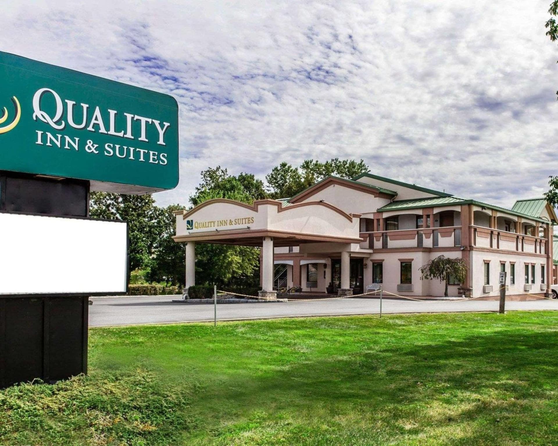 Quality Inn & Suites Quakertown-Allentown featured exterior or lobby in Quakertown, PA — similar hotel