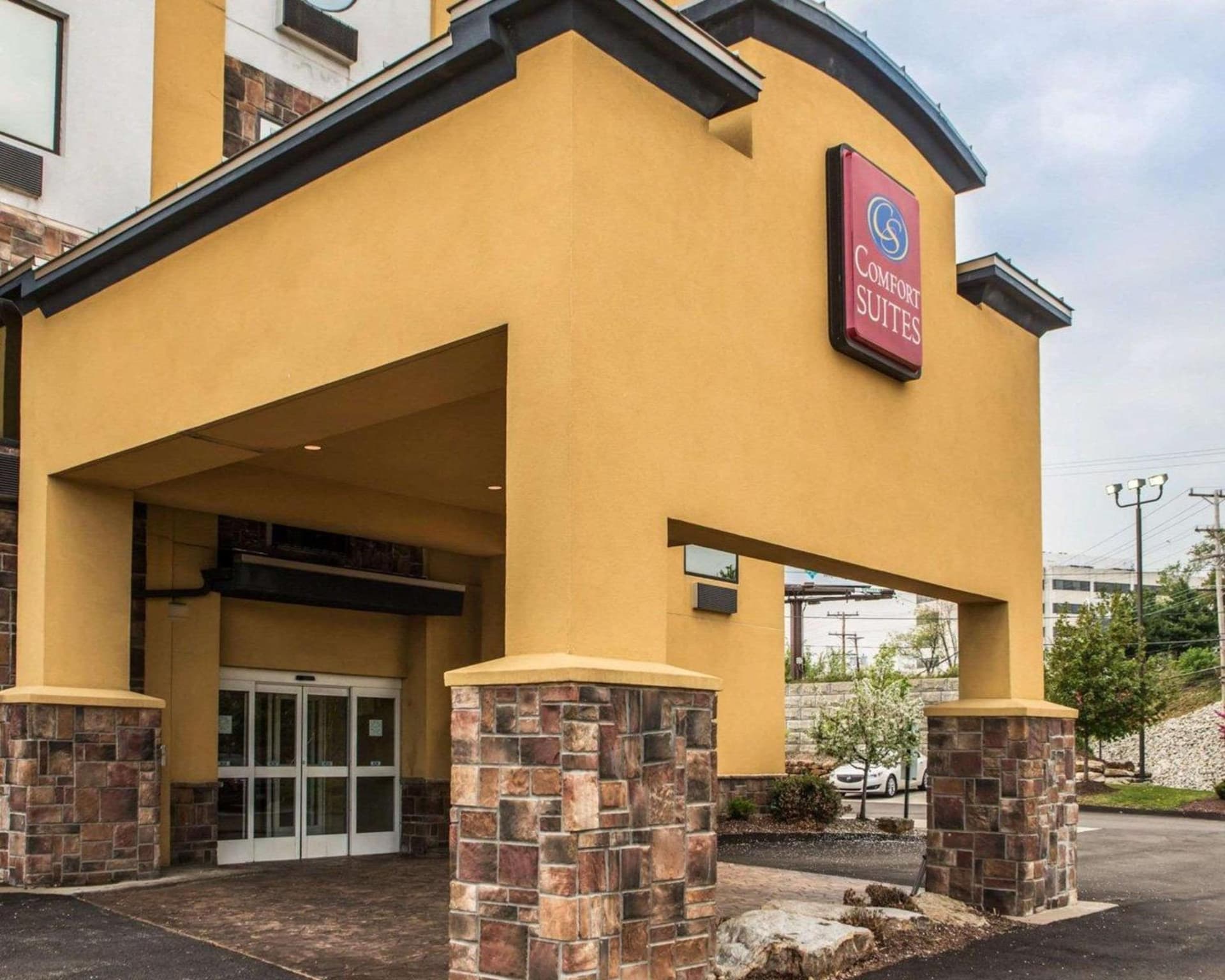 Comfort Suites Monroeville - Pittsburgh East interior in Monroeville, PA — gallery photo 2