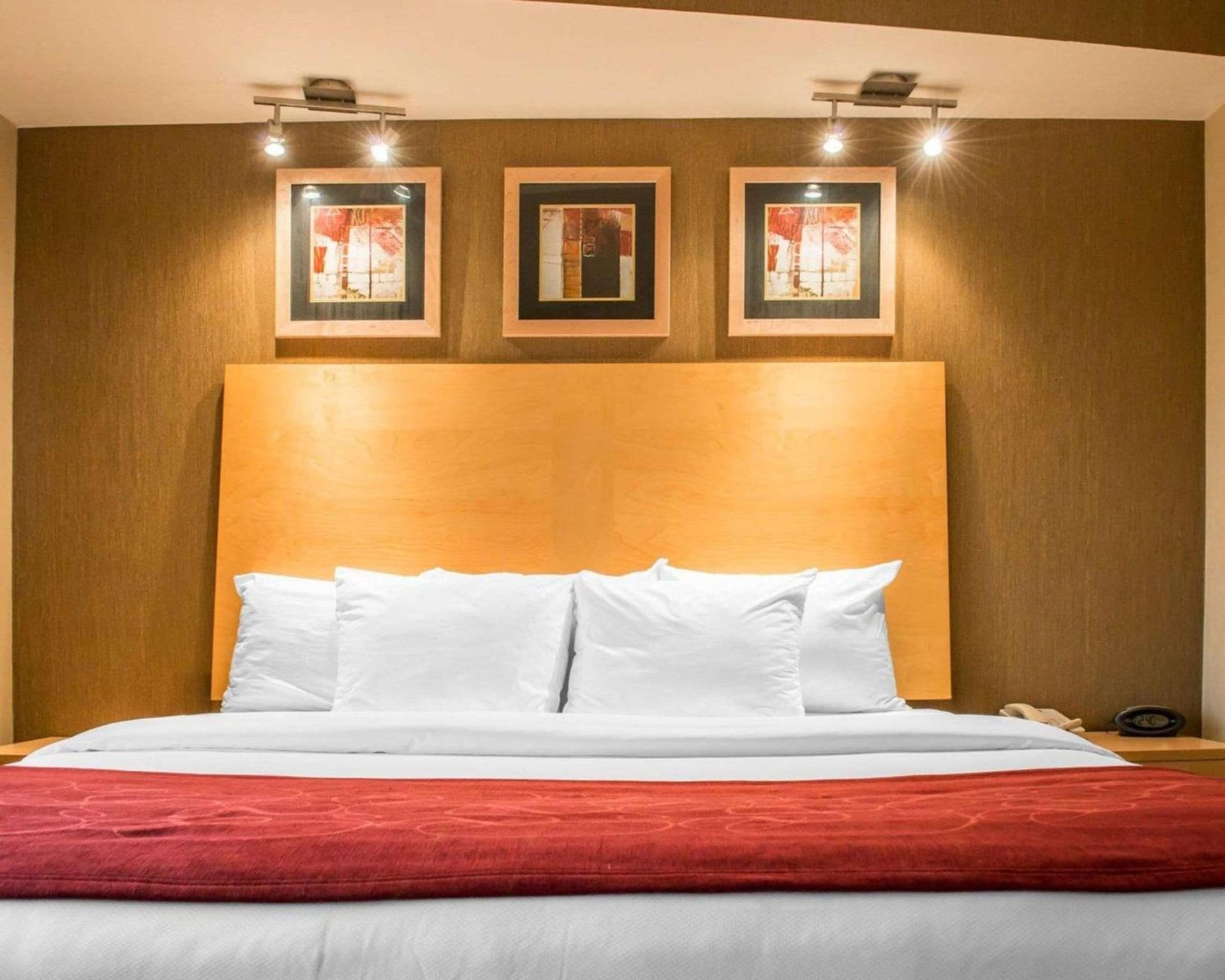 Comfort Suites Monroeville - Pittsburgh East property views in Monroeville, PA — gallery photo 3