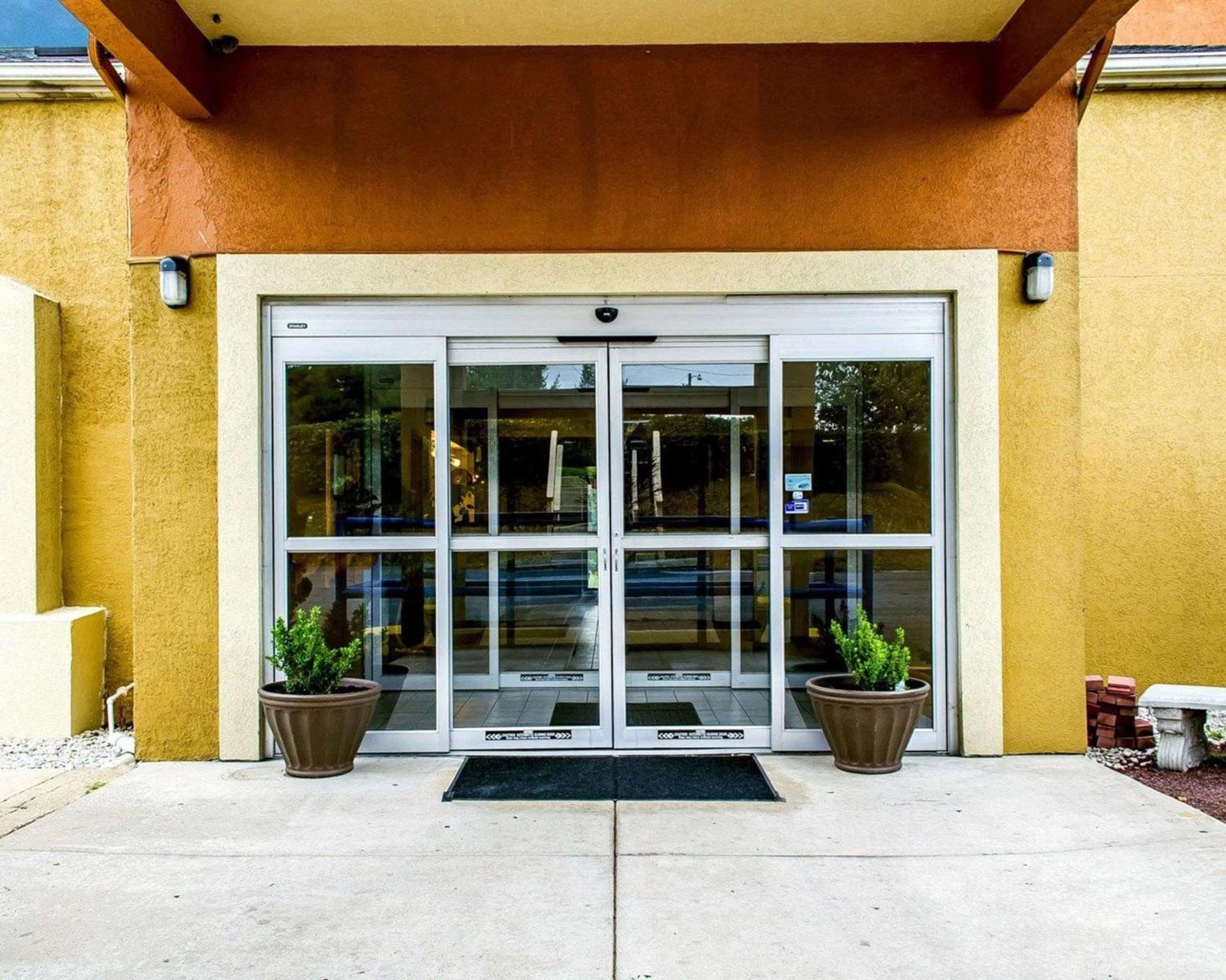 Econo Lodge Harrisburg - Hershey North property views in Harrisburg, PA — gallery photo 3