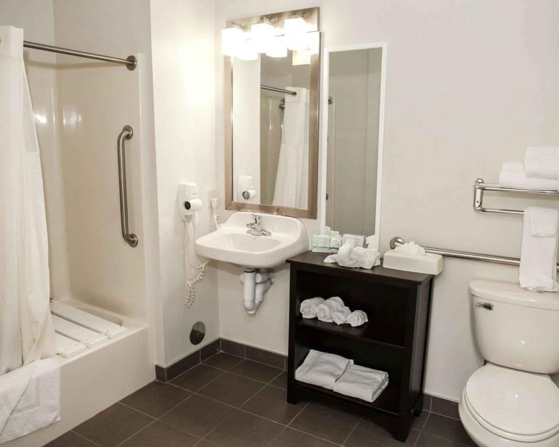 Sleep Inn & Suites Harrisburg - Hershey North interior in Harrisburg, PA — gallery photo 2