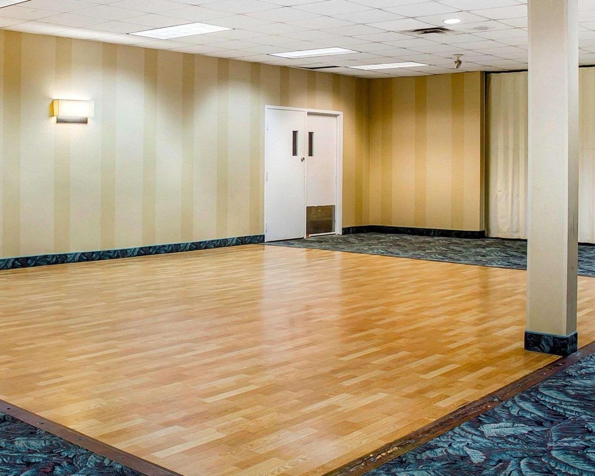 Wilkes-Barre Inn & Suites gallery photo in Wilkes-Barre, PA — image 32