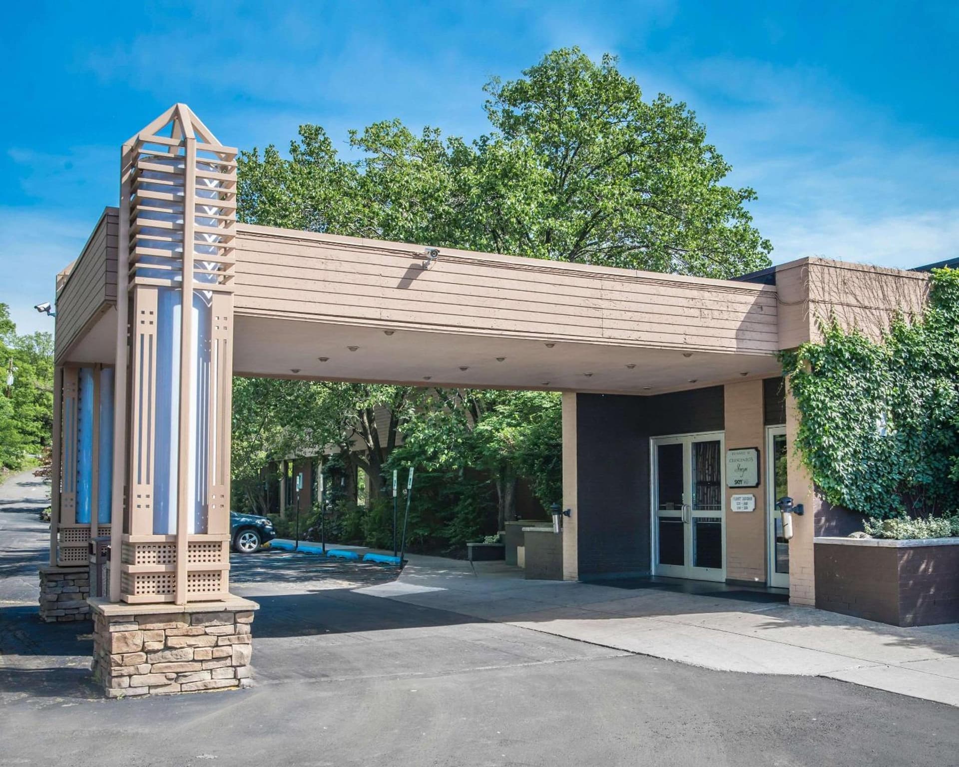 The Woodlands Inn — hotel in Moosic, Pennsylvania