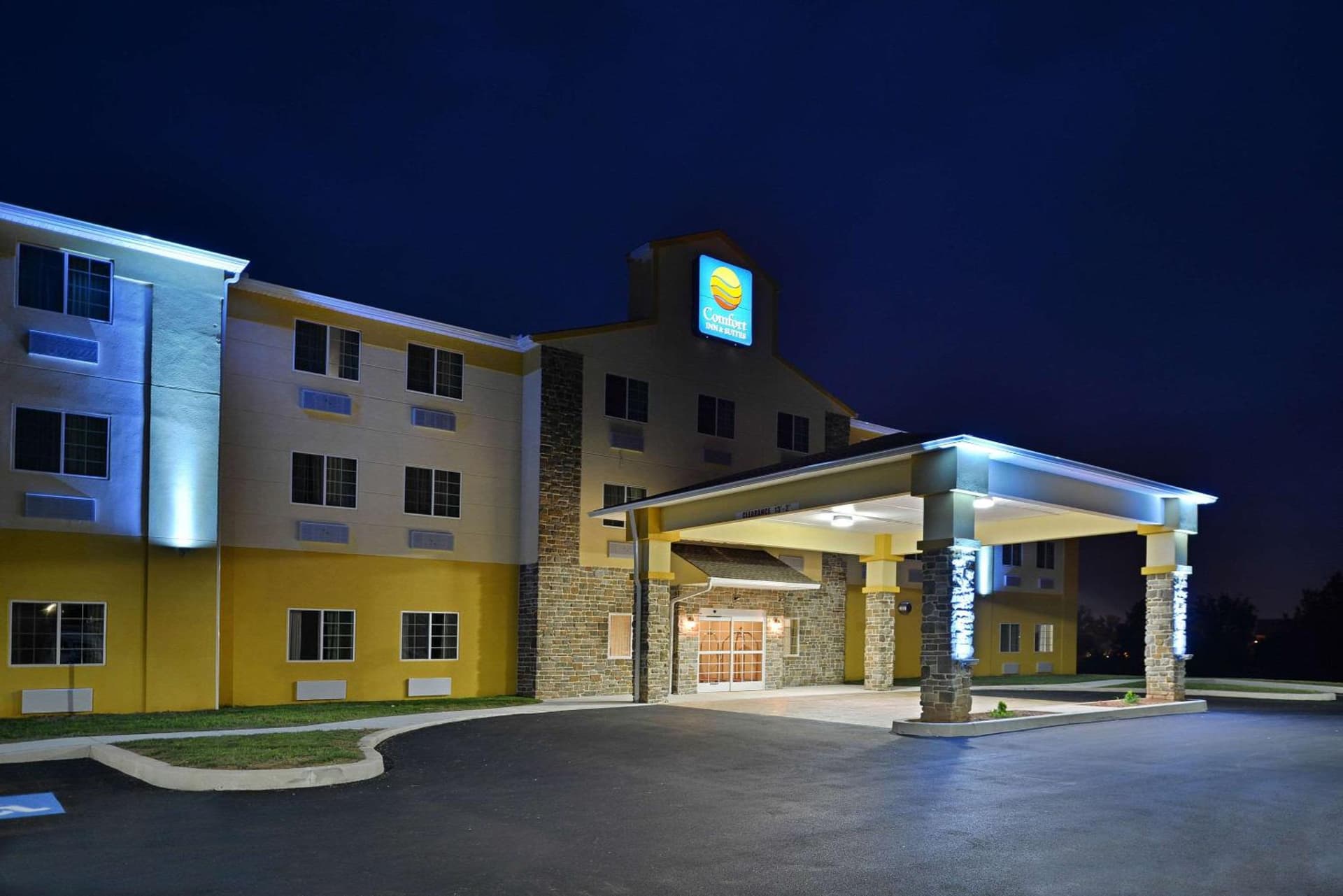Days Inn & Suites by Wyndham Manheim Lebanon interior in Manheim, PA — gallery photo 2