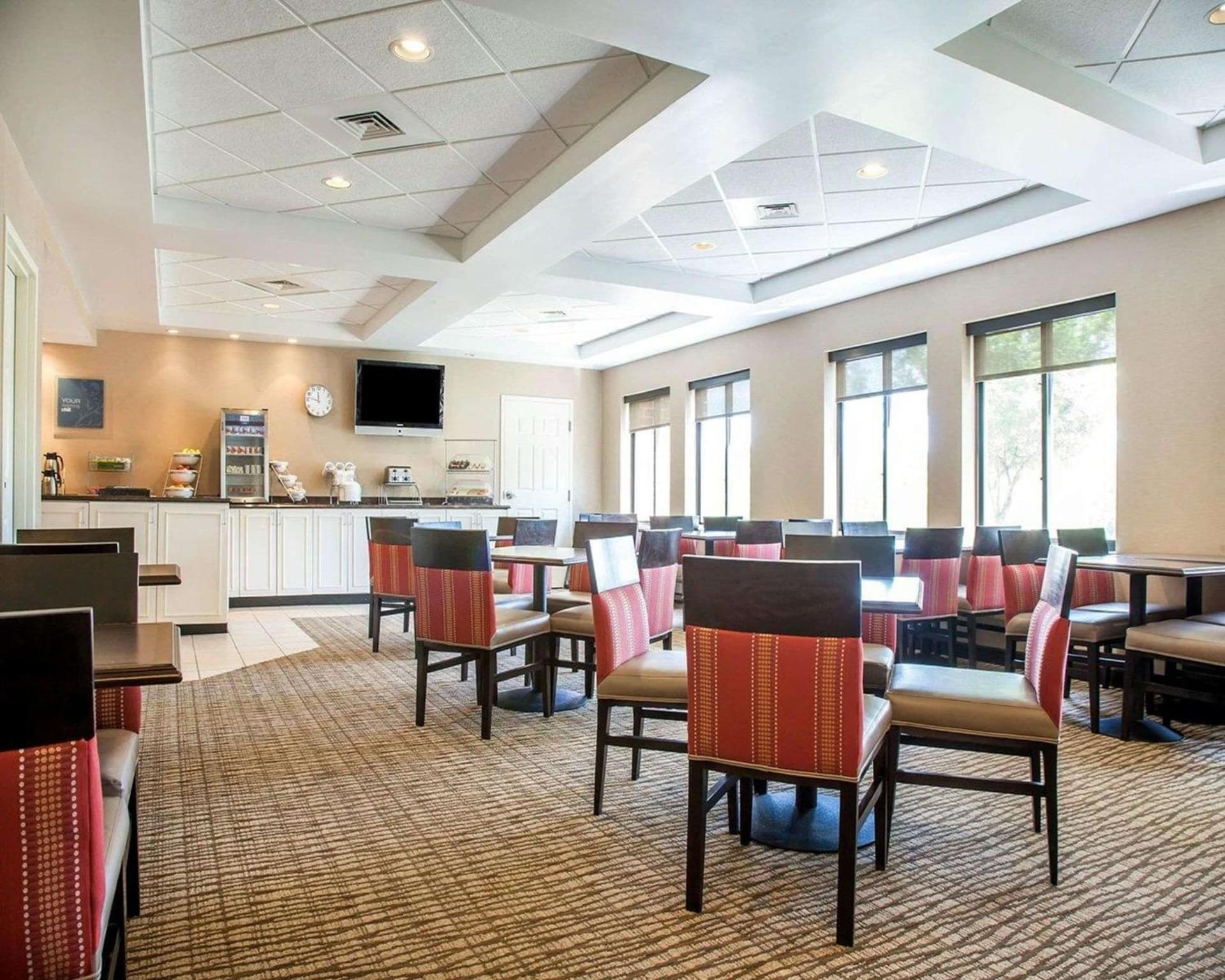 Comfort Suites West Warwick - Providence gallery photo in West Warwick — image 10