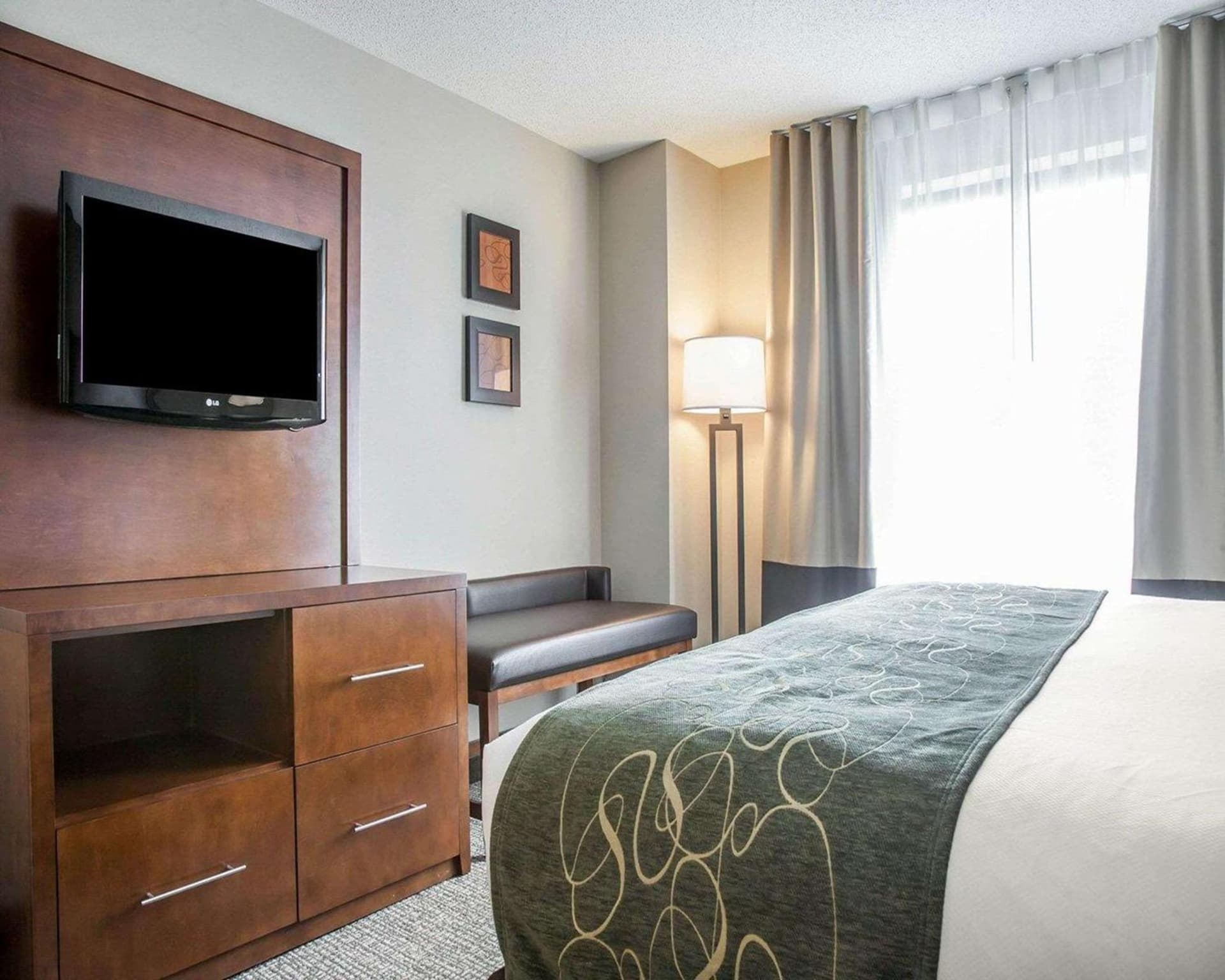 Comfort Suites West Warwick - Providence gallery photo in West Warwick — image 4