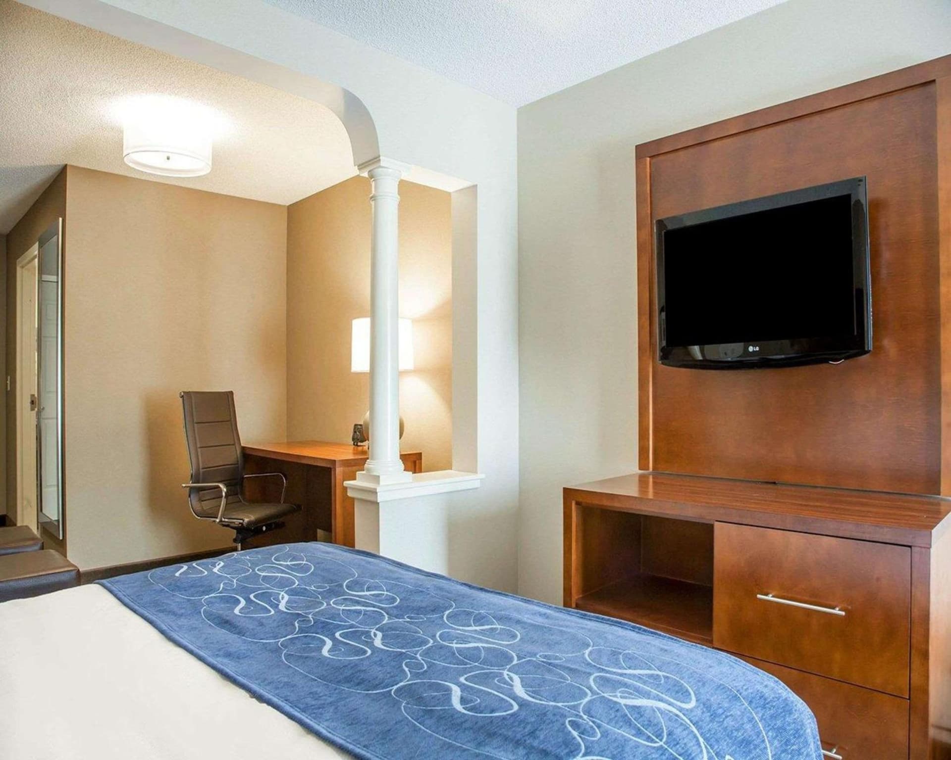 Comfort Suites West Warwick - Providence gallery photo in West Warwick — image 8