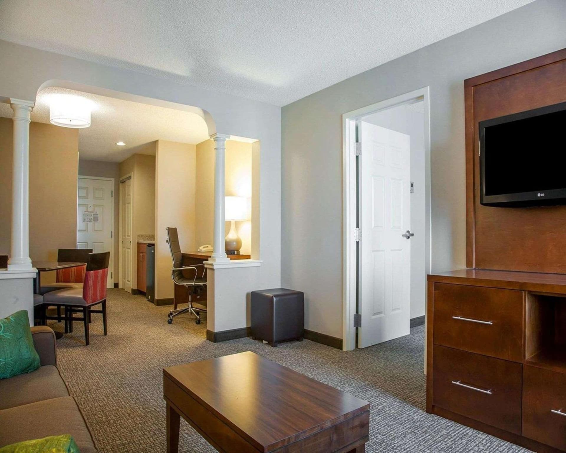 Comfort Suites West Warwick - Providence gallery photo in West Warwick — image 17
