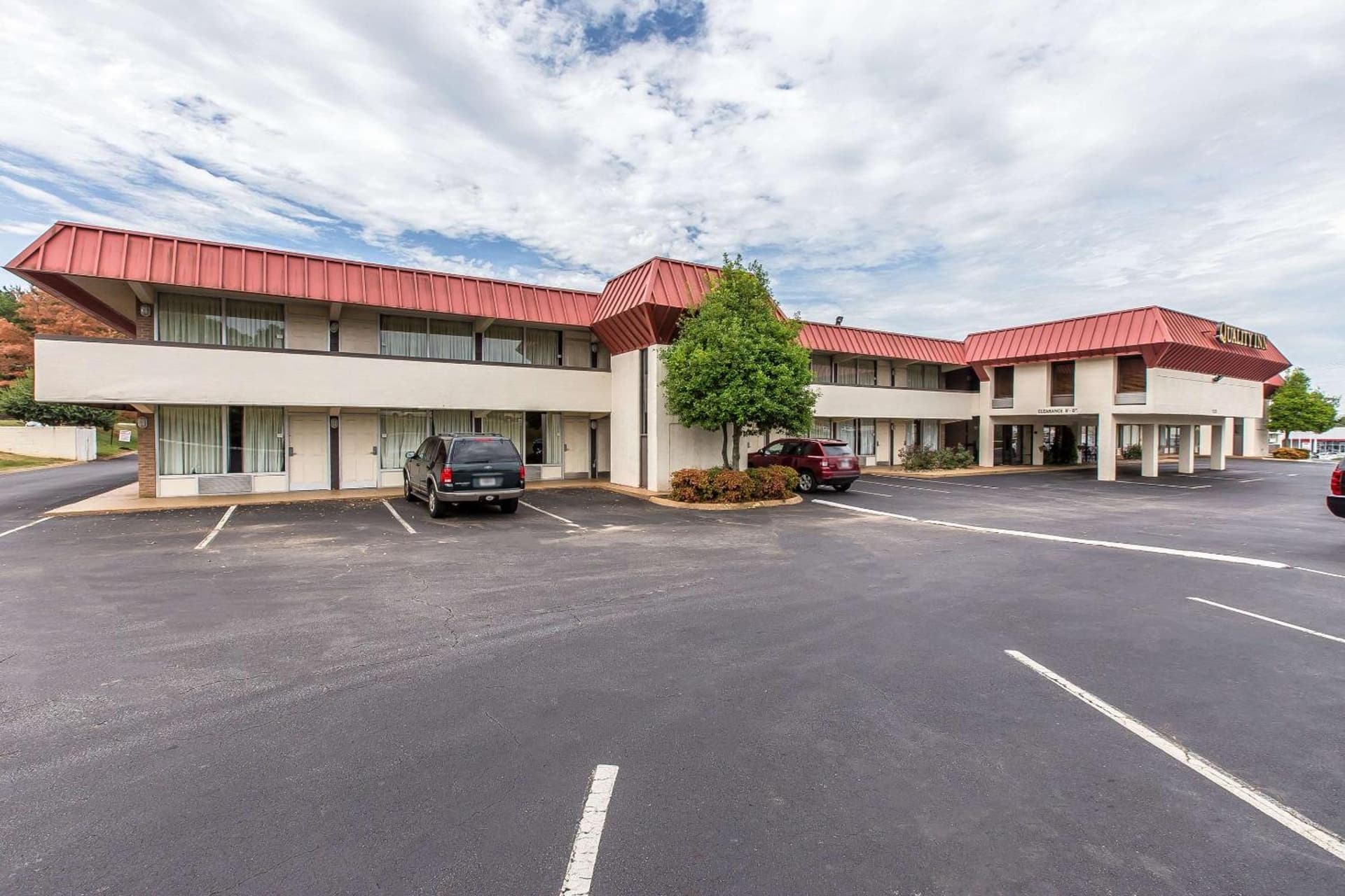 Quality Inn & Suites Easley - Greenville interior in Easley, SC — gallery photo 2