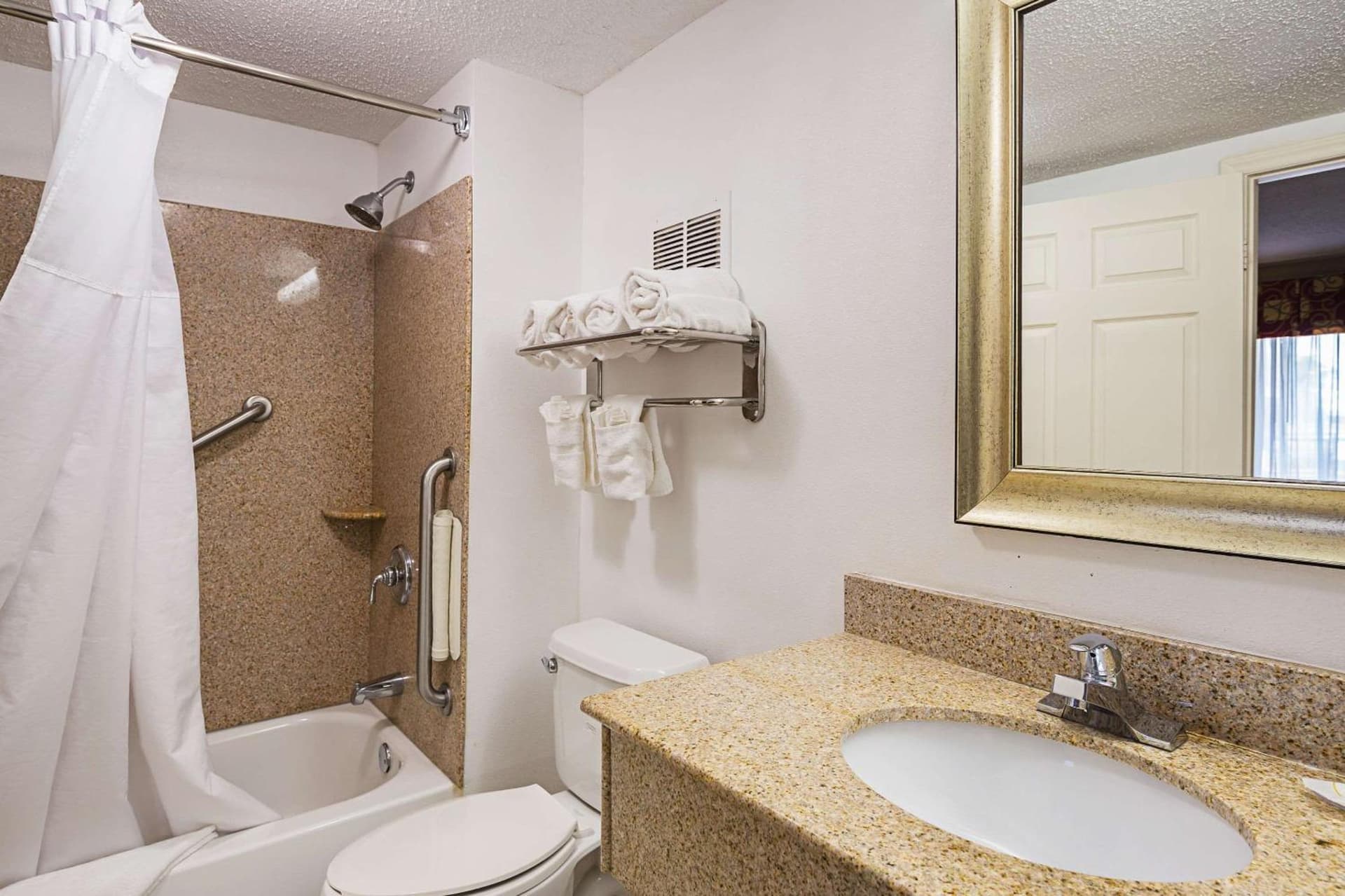 Quality Inn & Suites Greenville - Haywood Mall gallery photo in Greenville, SC — image 43