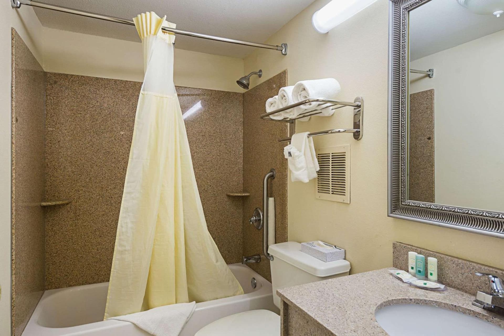 Quality Inn & Suites Greenville - Haywood Mall gallery photo in Greenville, SC — image 46