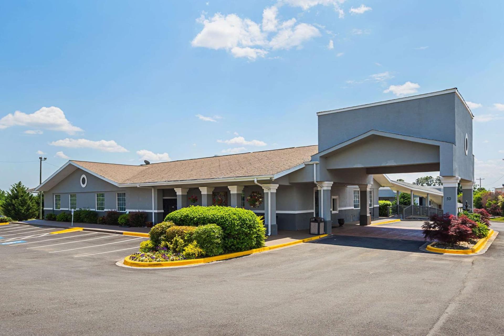 Quality Inn & Suites Greenville - Haywood Mall property views in Greenville, SC — gallery photo 3