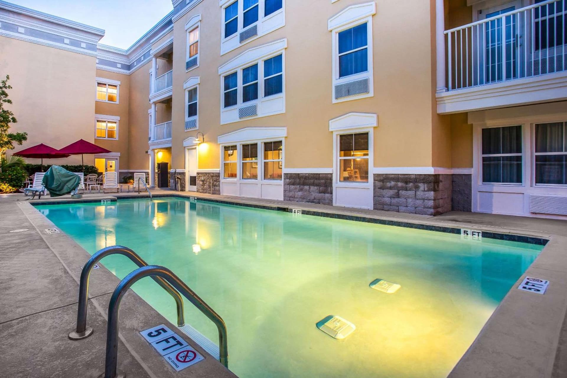 Comfort Suites at Isle of Palms Connector gallery photo in Charleston, SC — image 30
