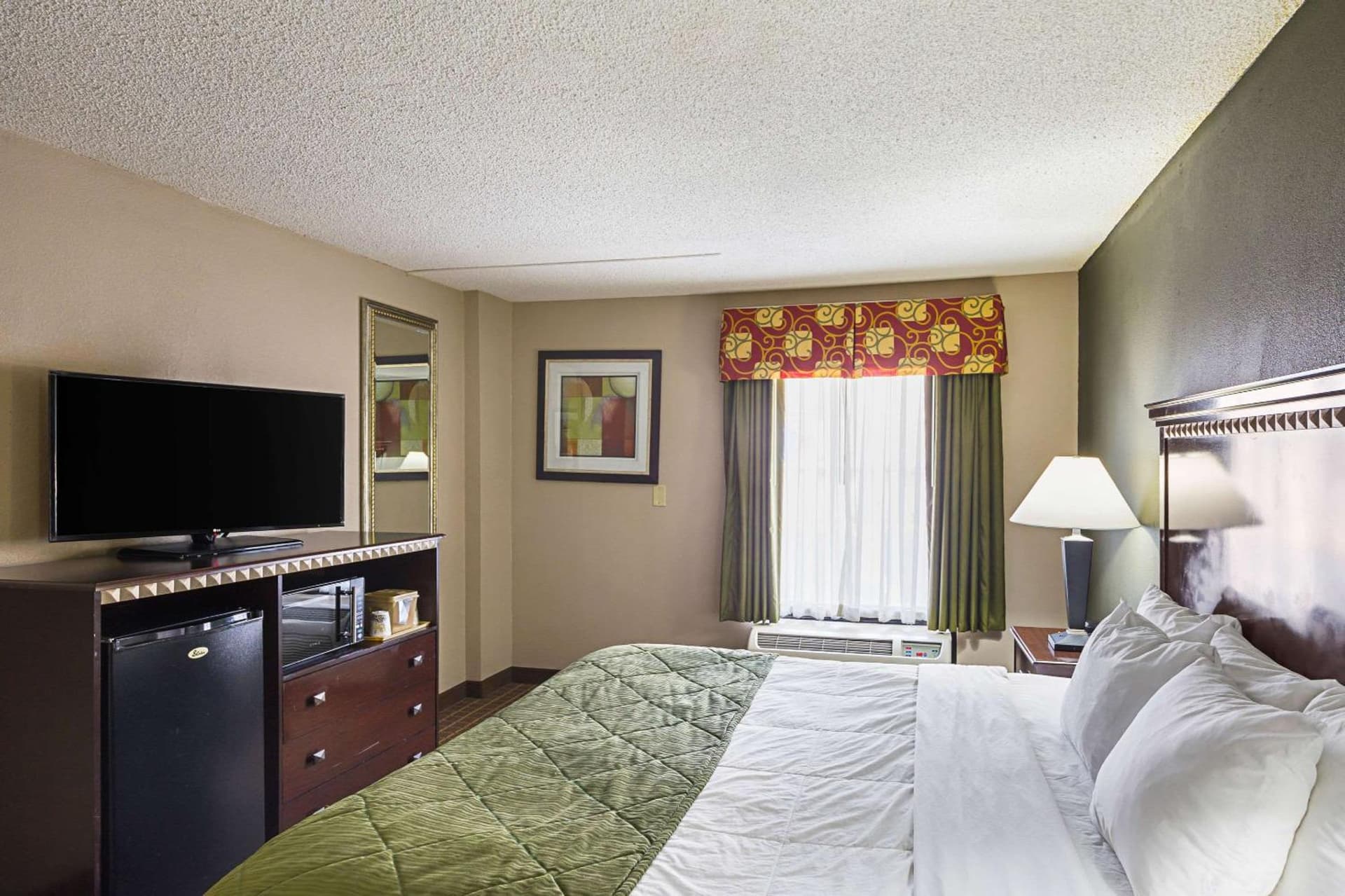 Quality Inn & Suites Greenville - Haywood Mall gallery photo in Greenville, SC — image 9