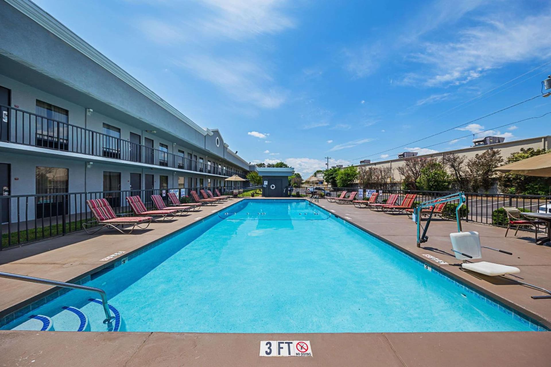 Quality Inn & Suites Greenville - Haywood Mall interior in Greenville, SC — gallery photo 2