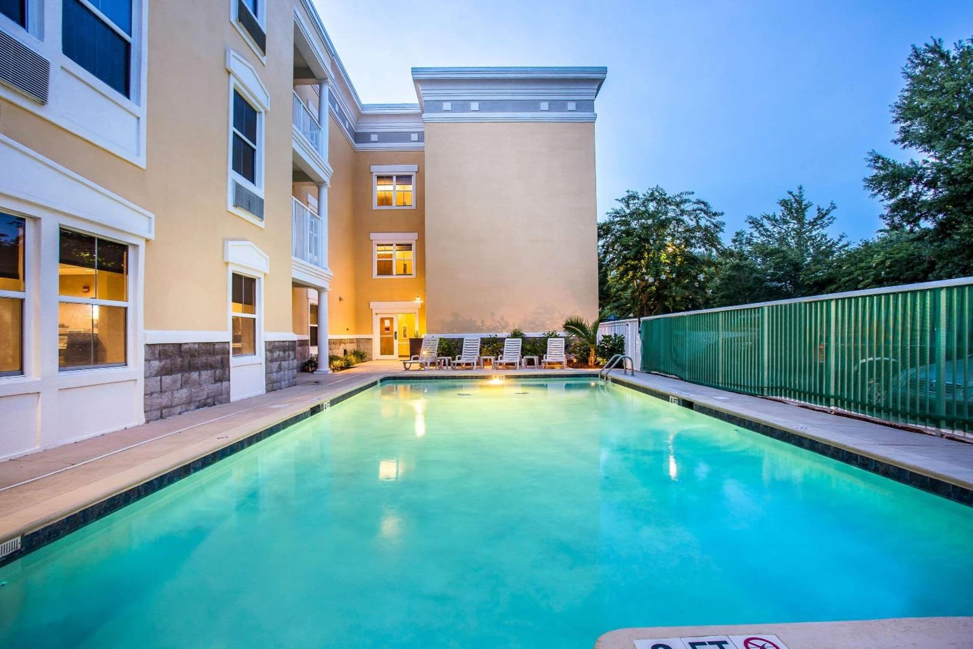 Comfort Suites at Isle of Palms Connector interior in Charleston, SC — gallery photo 2