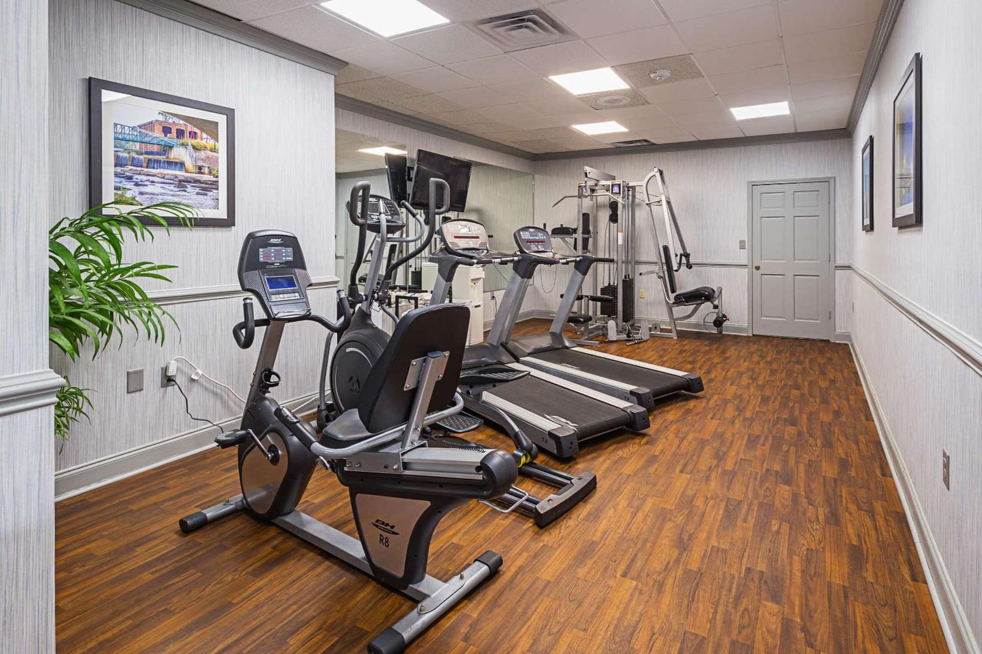 Quality Inn & Suites Greenville - Haywood Mall gallery photo in Greenville, SC — image 17