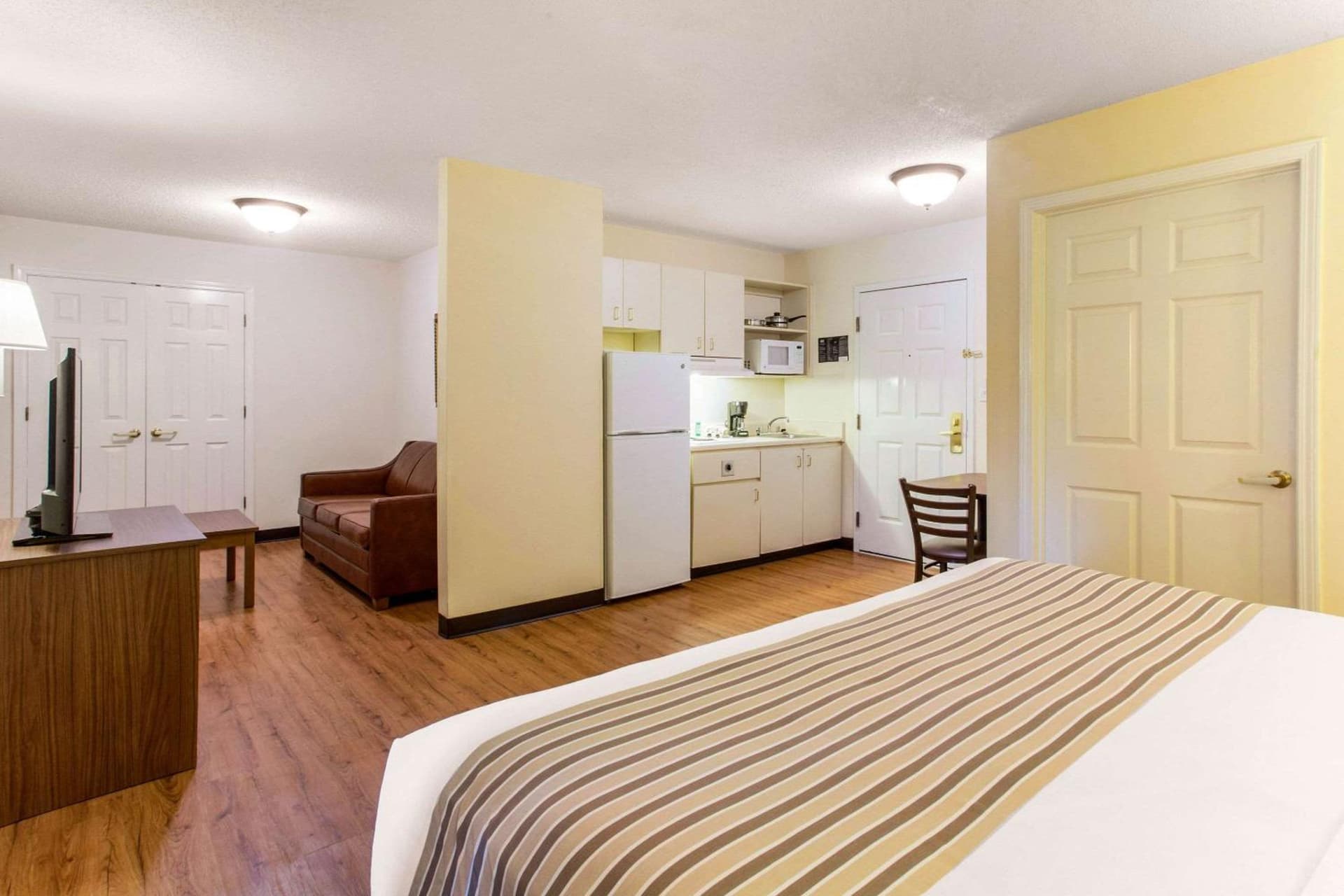 Studio 6 Extended Stay - Myrtle Beach, SC gallery photo in Myrtle Beach, SC — image 10