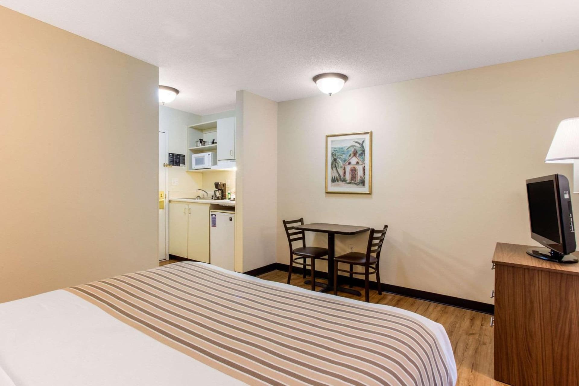 Studio 6 Extended Stay - Myrtle Beach, SC interior in Myrtle Beach, SC — gallery photo 2