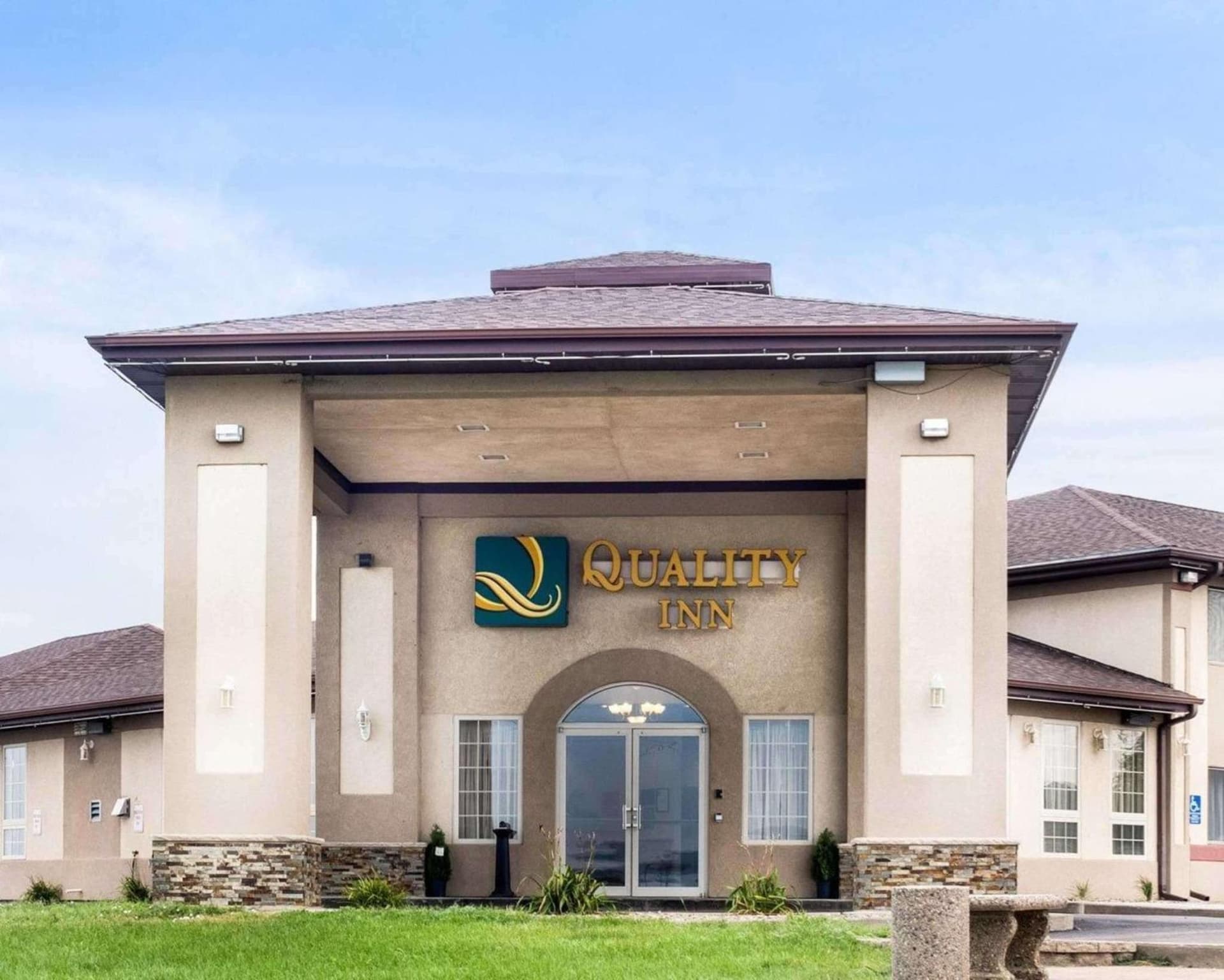 Quality Inn Oacoma - Chamberlain featured exterior or lobby in Oacoma, SD — similar hotel