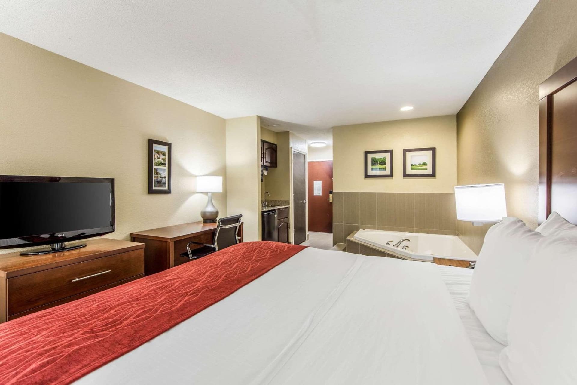 Comfort Inn & Suites Greenwood near University property views in Greenwood, SC — gallery photo 3