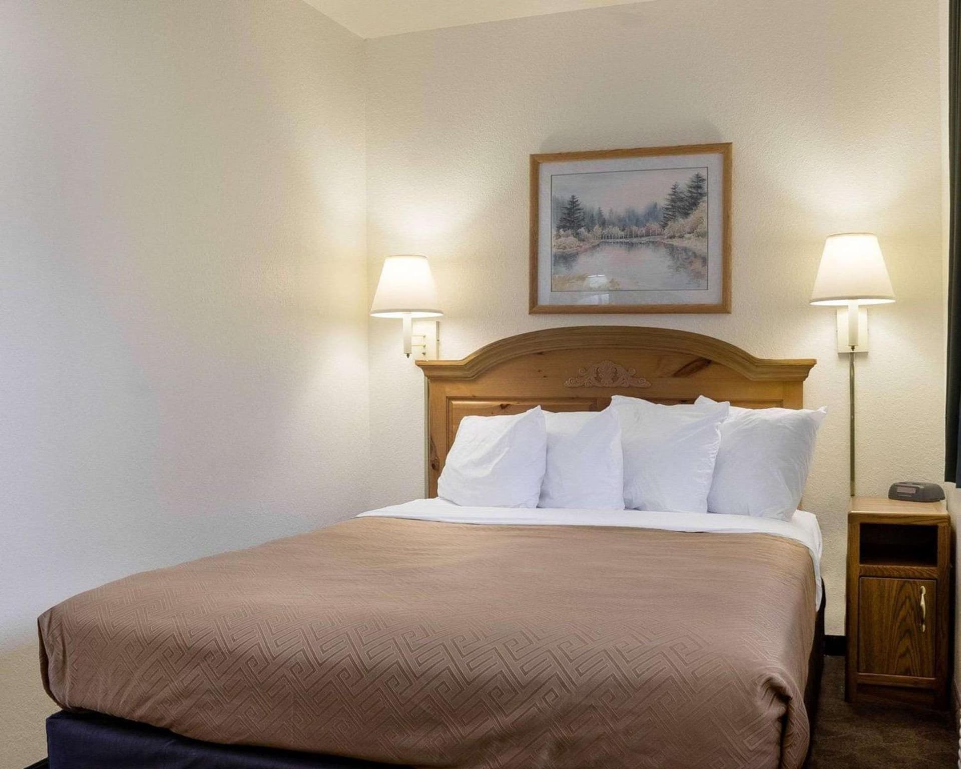 Royal Inn Keystone interior in Keystone, SD — gallery photo 2