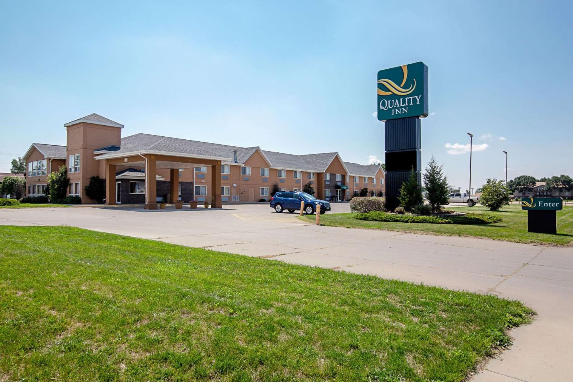 Quality Inn Huron featured exterior or lobby in Huron, SD — similar hotel
