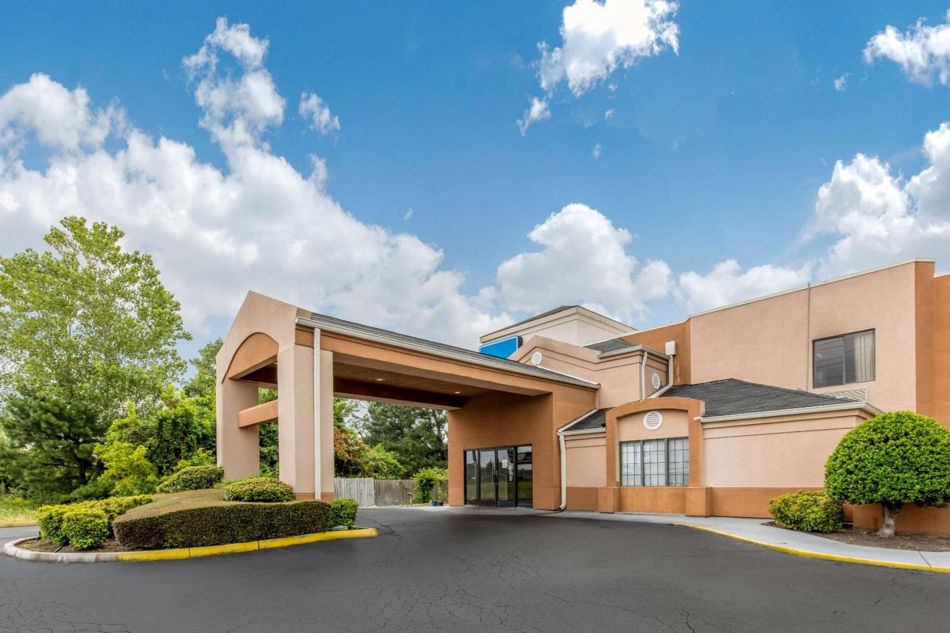 Classic Inn By Townhouse American Way Memphis I 240 featured exterior or lobby in Memphis, TN — similar hotel