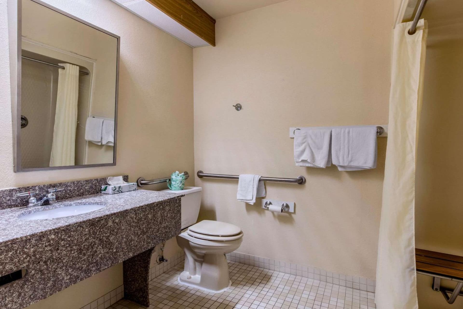 Classic Inn By Townhouse American Way Memphis I 240 property views in Memphis, TN — gallery photo 3