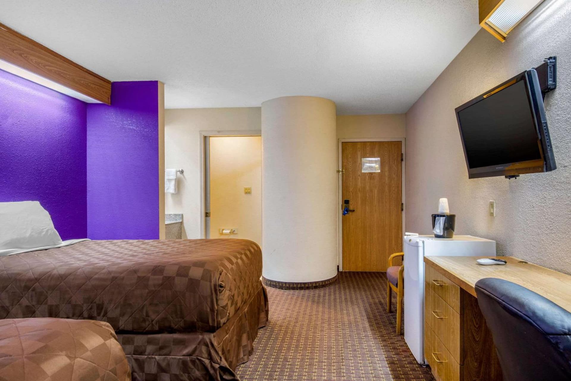 Classic Inn By Townhouse American Way Memphis I 240 interior in Memphis, TN — gallery photo 2