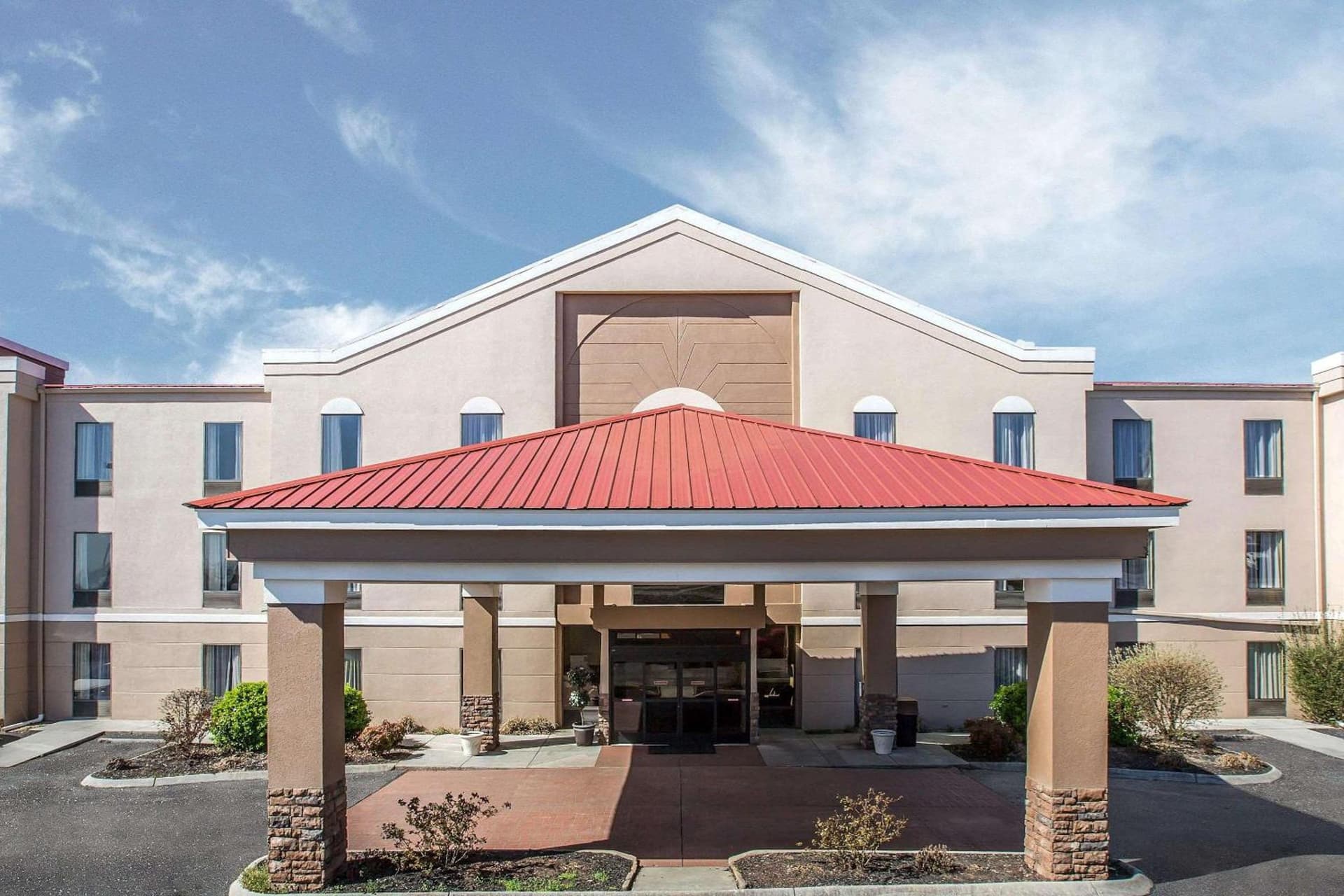 Quality Suites Morristown West featured exterior or lobby in Morristown, TN — similar hotel