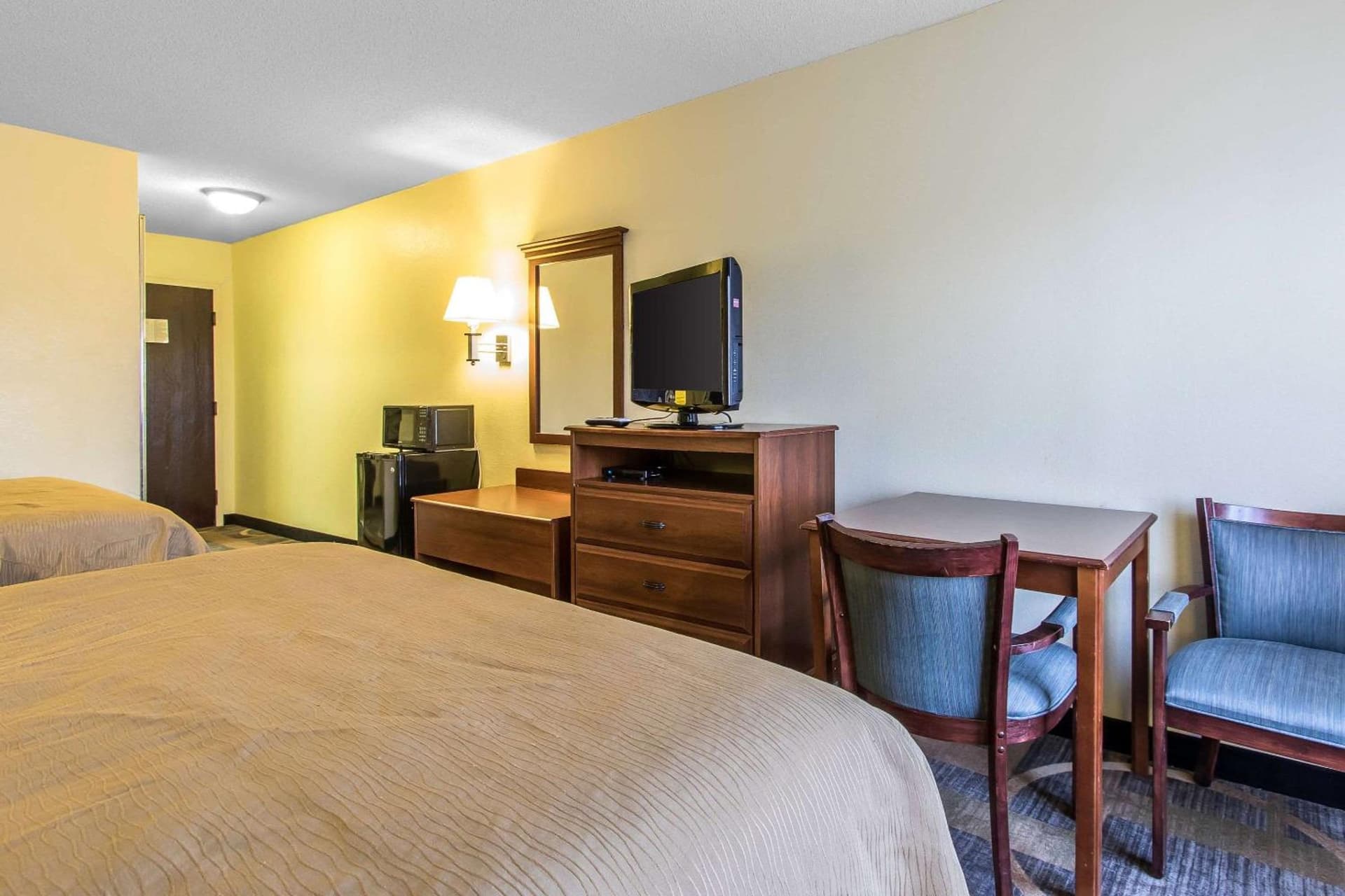 Quality Inn & Suites Memphis East interior in Memphis, TN — gallery photo 2