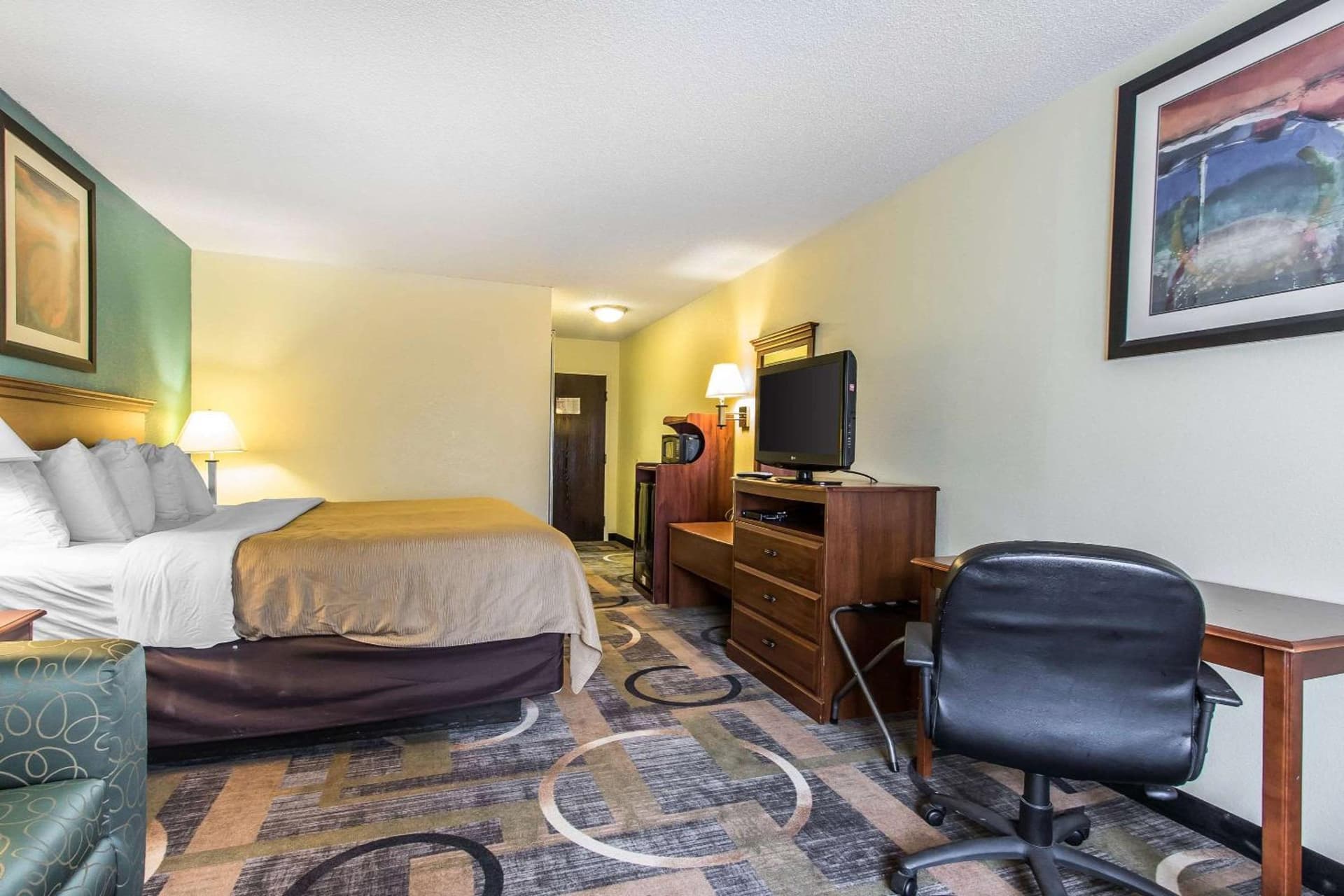 Quality Inn & Suites Memphis East property views in Memphis, TN — gallery photo 3