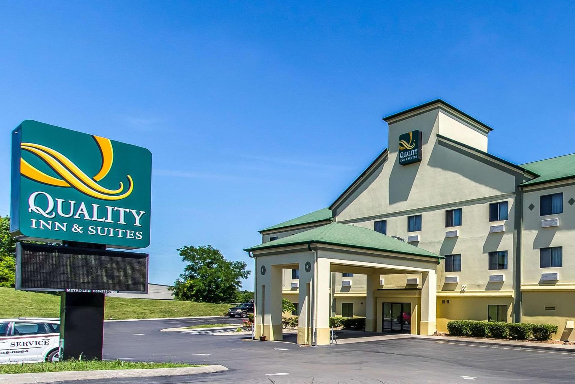 Quality Inn & Suites interior in La Vergne, TN — gallery photo 2