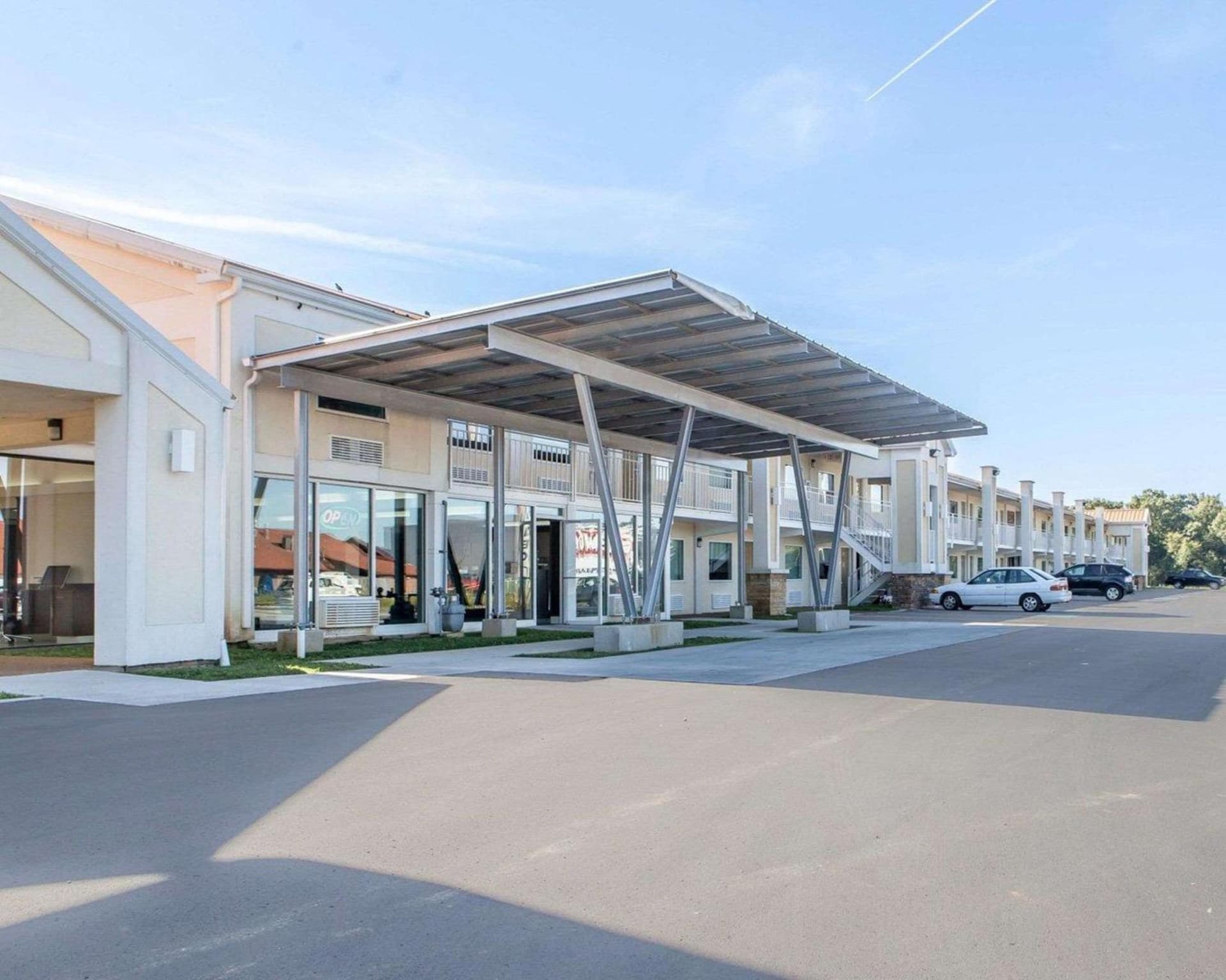 Quality Inn & Suites Jasper - Kimball featured exterior or lobby in Jasper, TN — similar hotel
