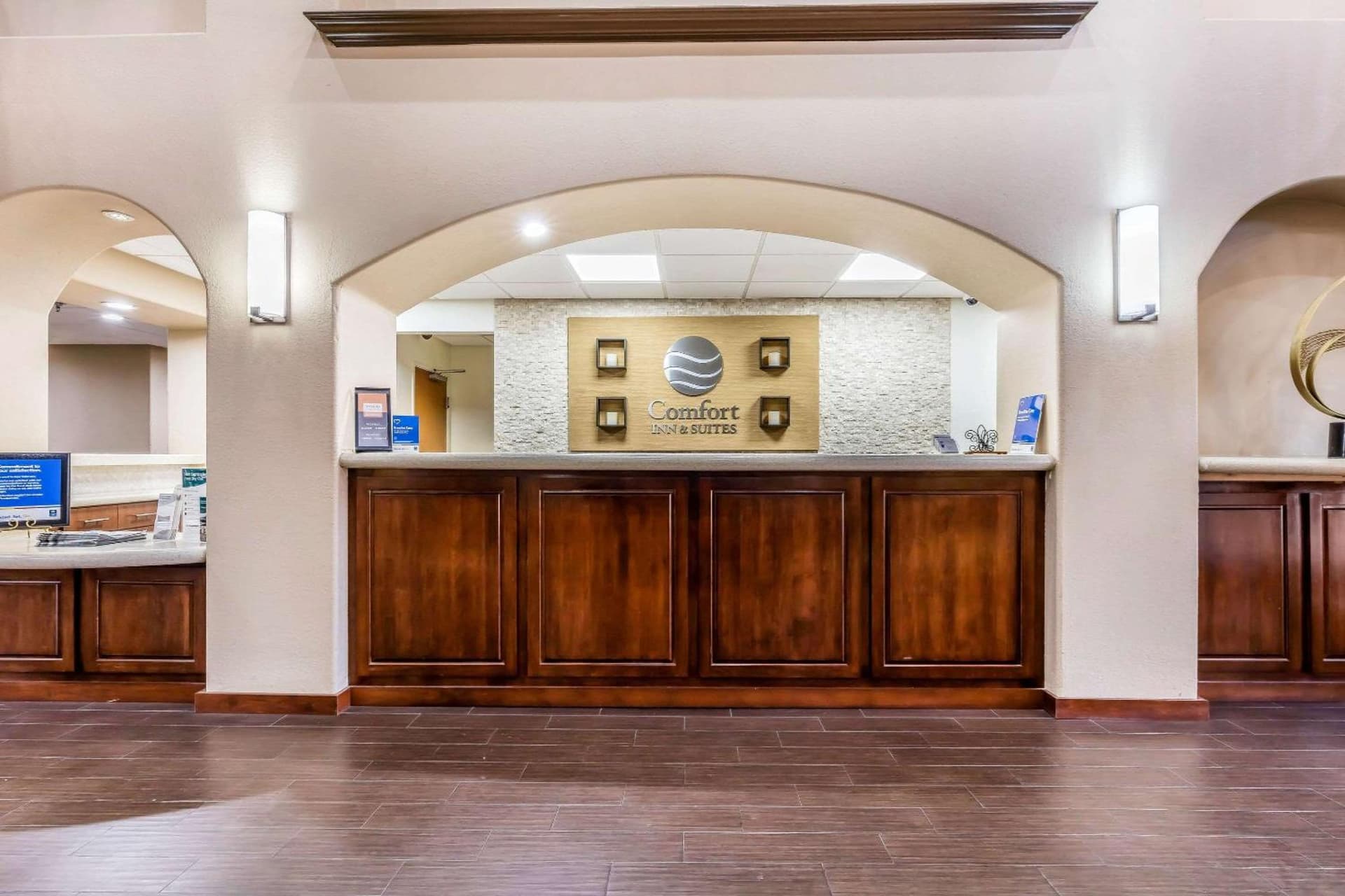 Comfort Inn & Suites Airport-American Way interior in Memphis, TN — gallery photo 2