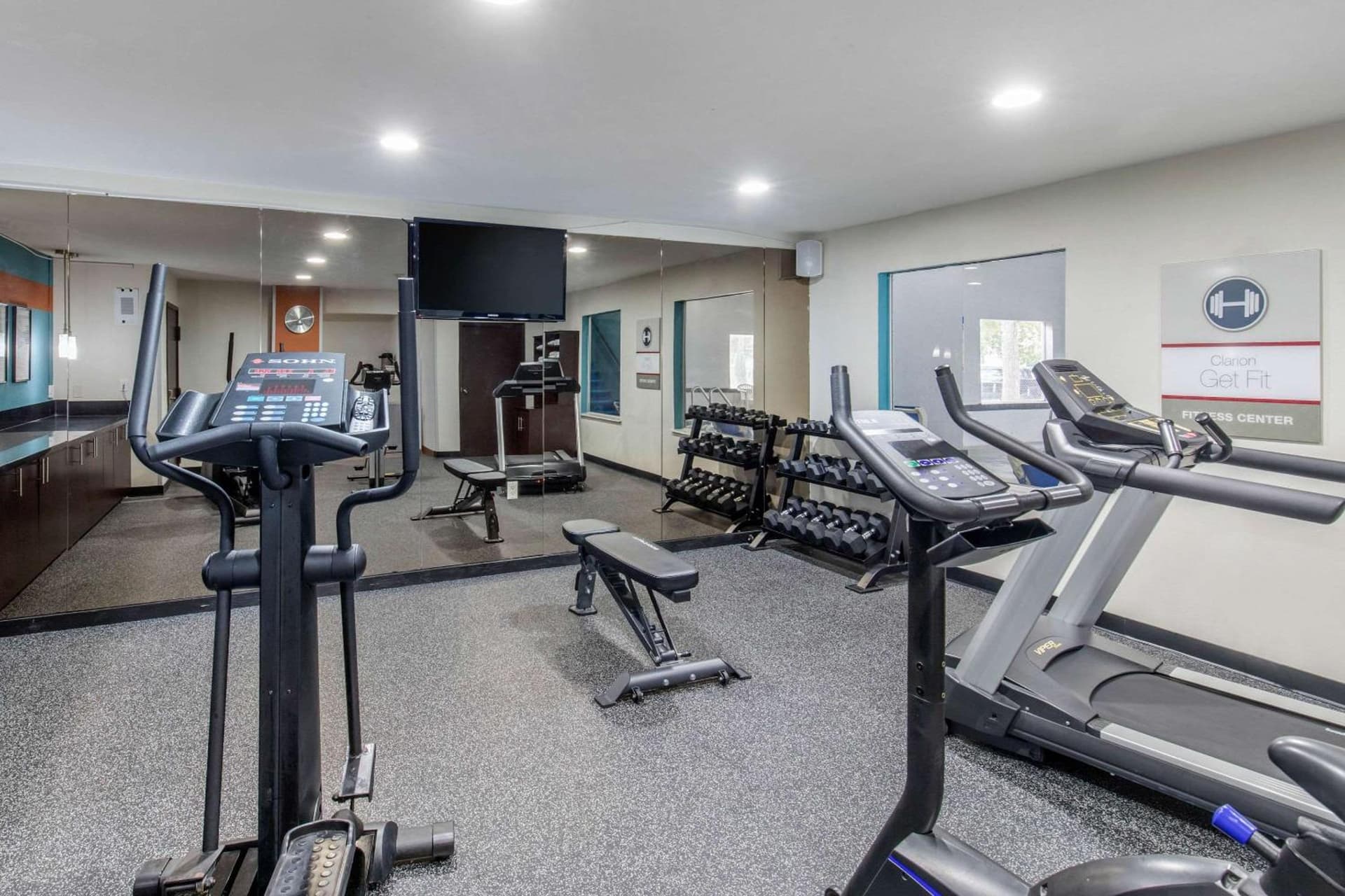 Clarion Inn & Suites DFW North gallery photo in Irving, TX — image 6