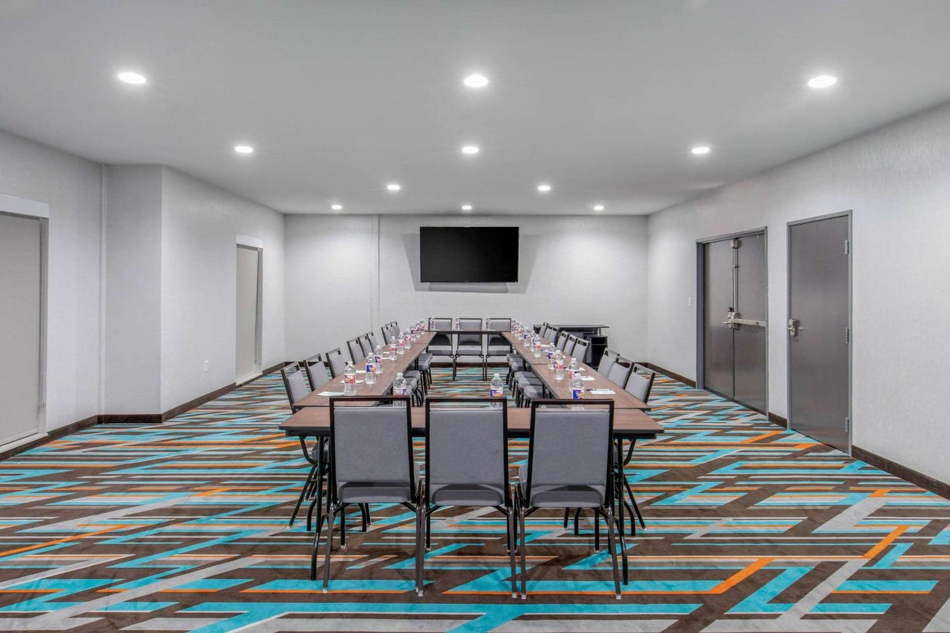 Clarion Inn & Suites DFW North gallery photo in Irving, TX — image 11